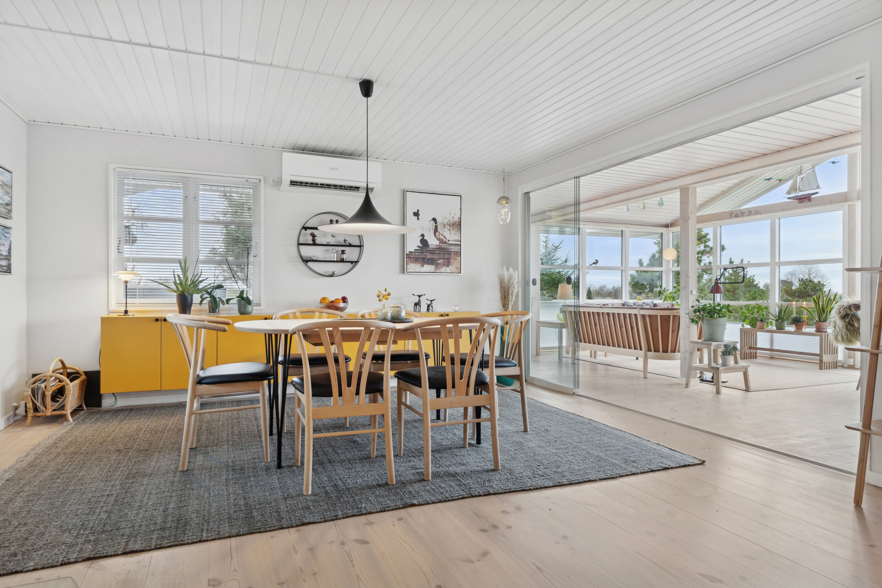 Fremhævet spisestue billede i fuldskærmstilstand. Billede af Skadevænget 8, Vellerup, 4050 Skibby