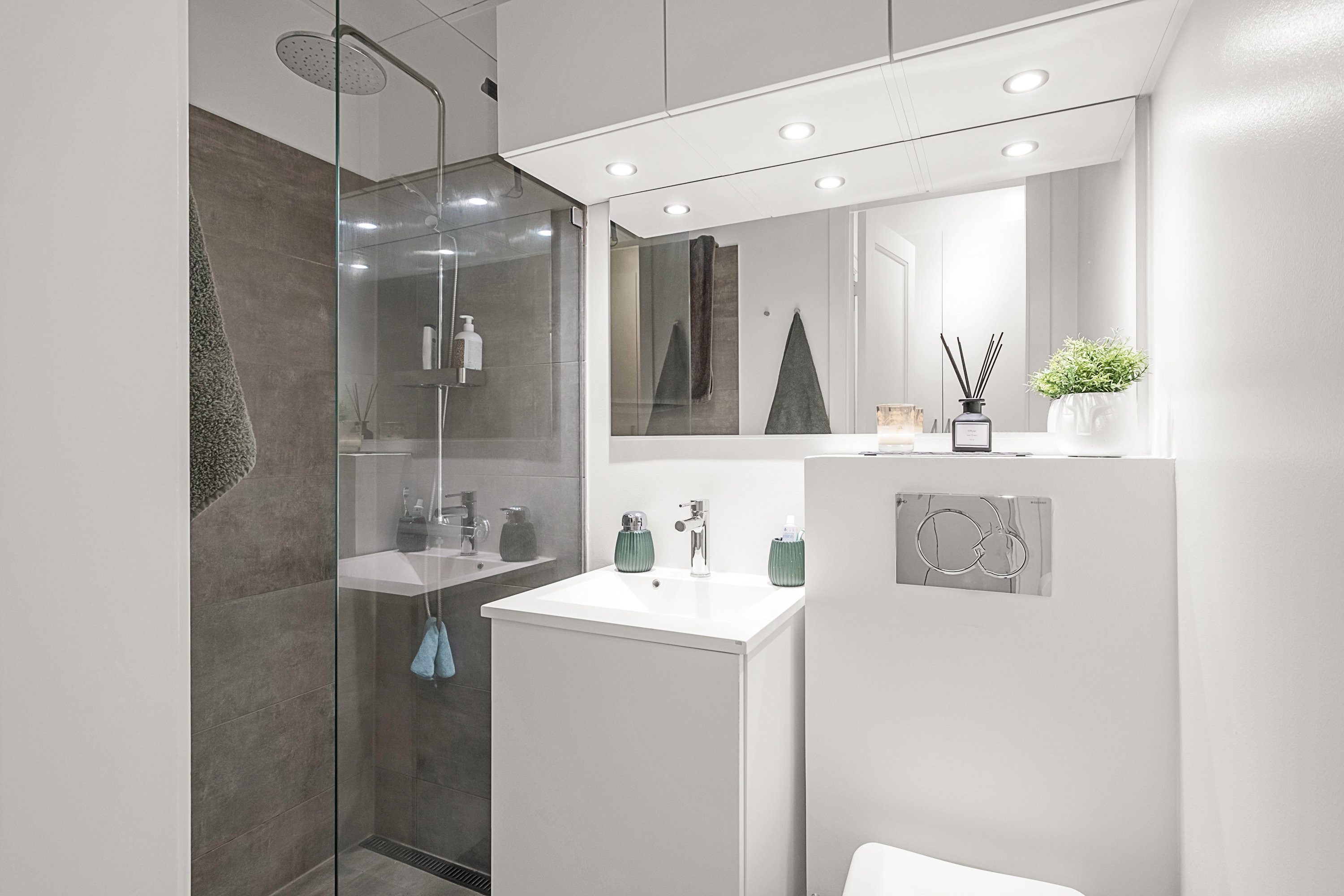 Fremhævet badeværelse billede i fuldskærmstilstand. Billede af Eckersbergsgade 21, 1. tv., 8000 Aarhus C