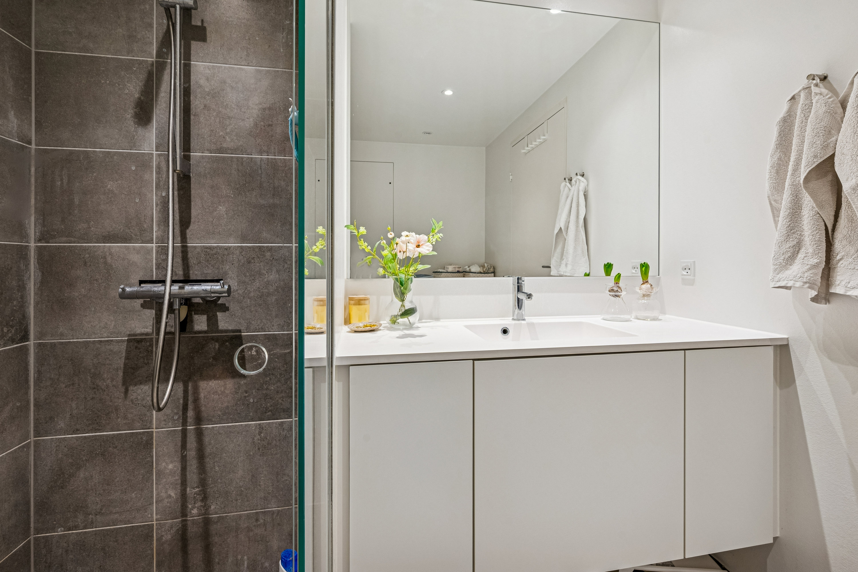 Fremhævet badeværelse billede i fuldskærmstilstand. Billede af Irma Pedersens Gade 66, st.. 1., 8000 Aarhus C