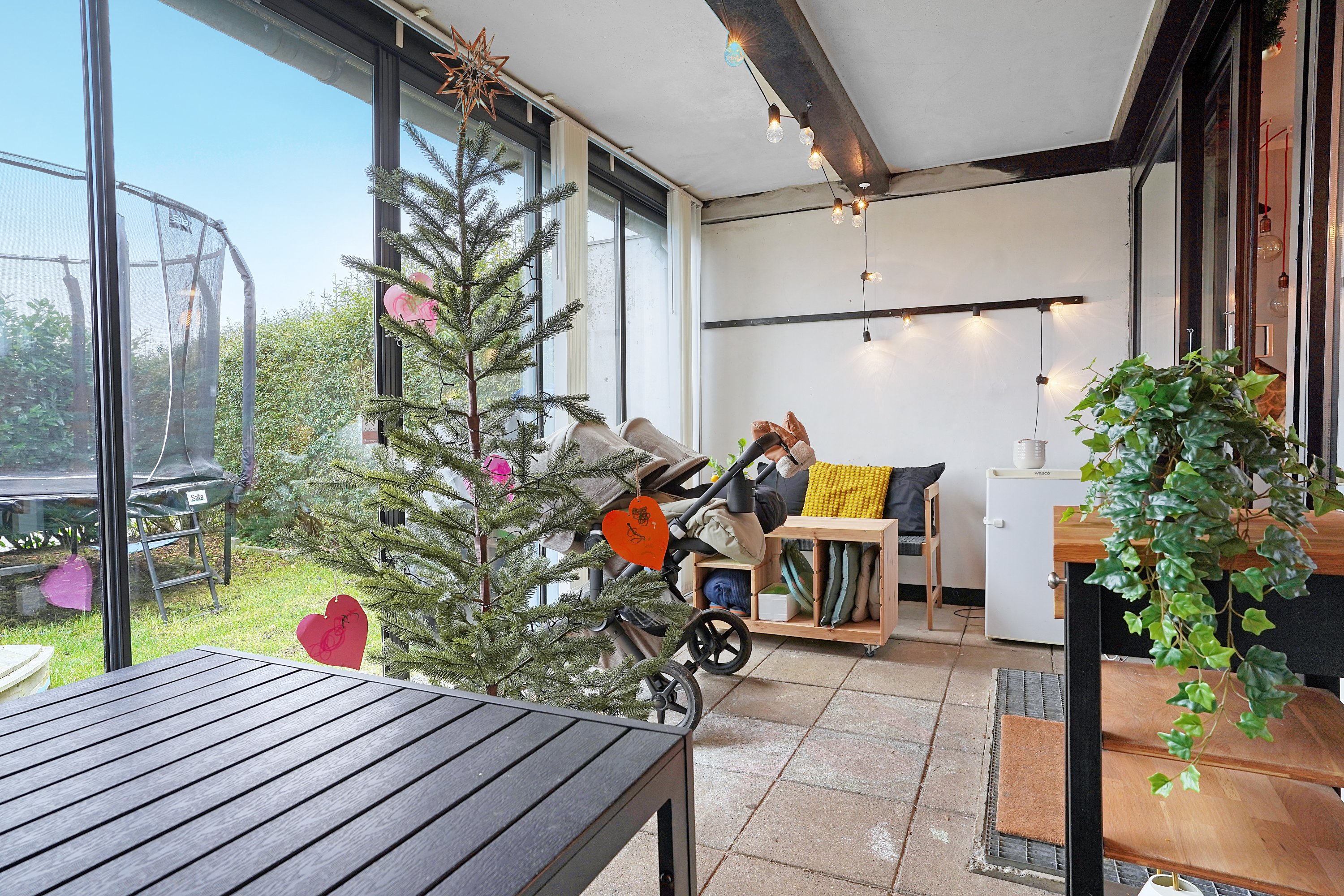 Fremhævet vinterhave billede i fuldskærmstilstand. Billede af Enevangen 118, 3450 Allerød