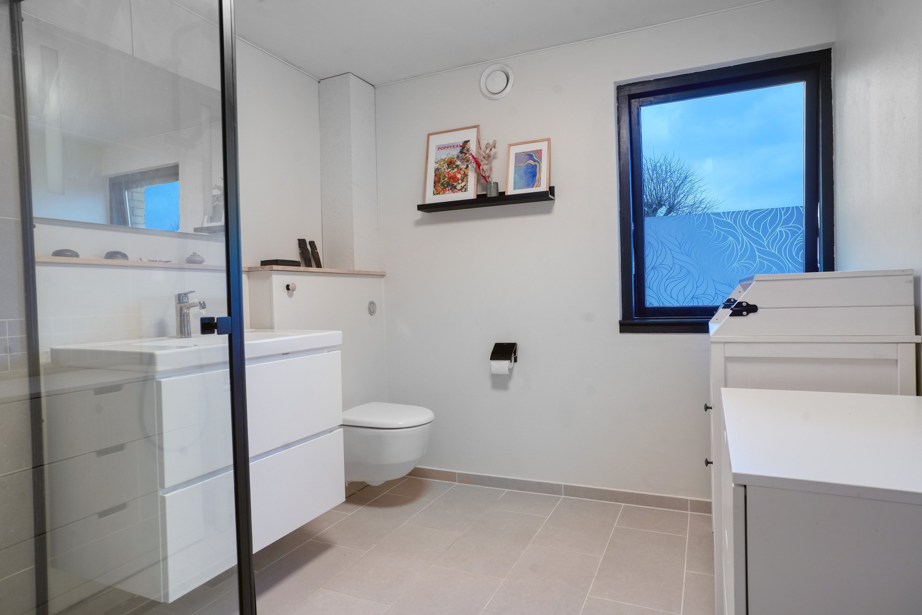 Fremhævet badeværelse billede i fuldskærmstilstand. Billede af Enevangen 118, 3450 Allerød