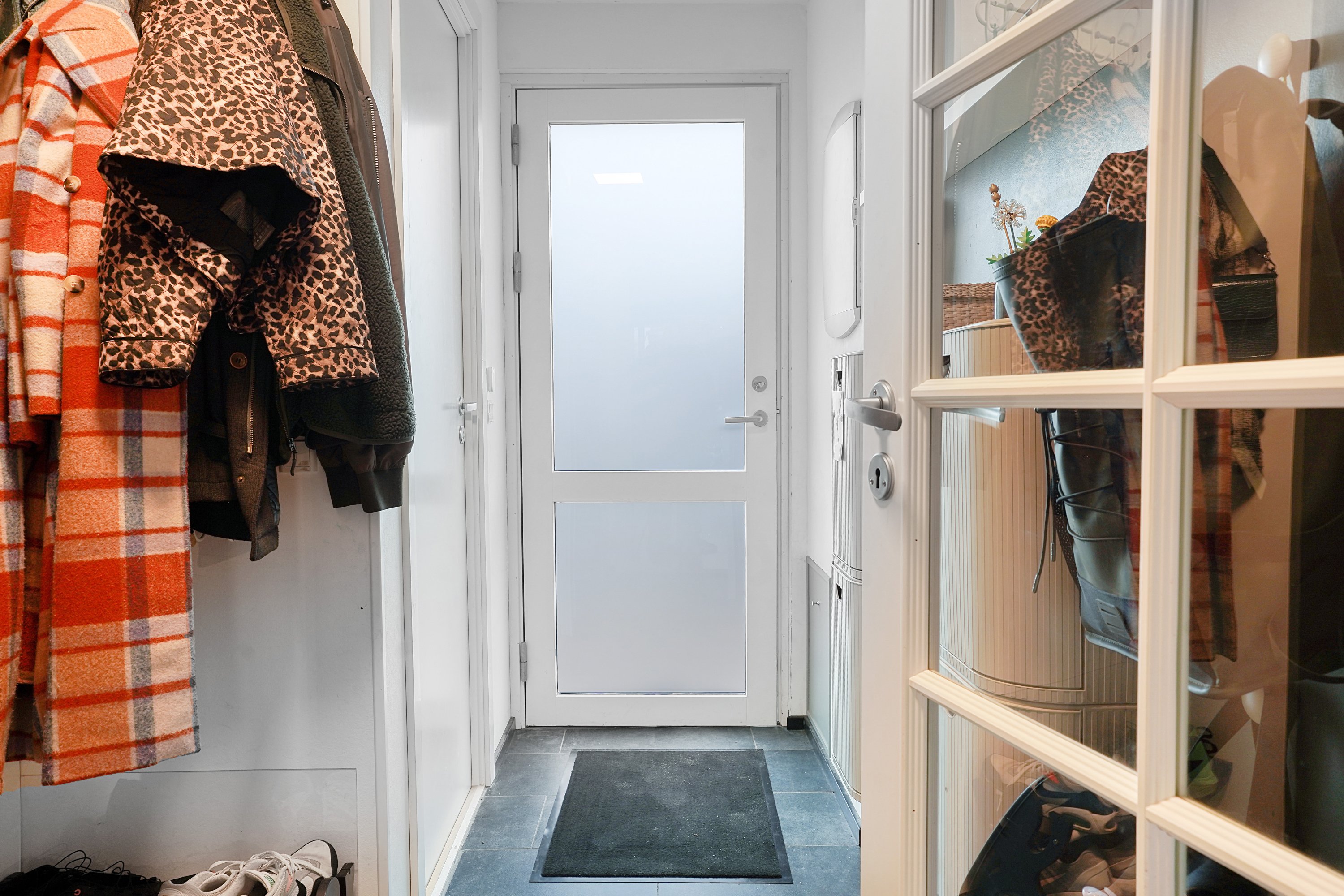 Miniaturebillede 1: entré. Billede af Enevangen 118, 3450 Allerød