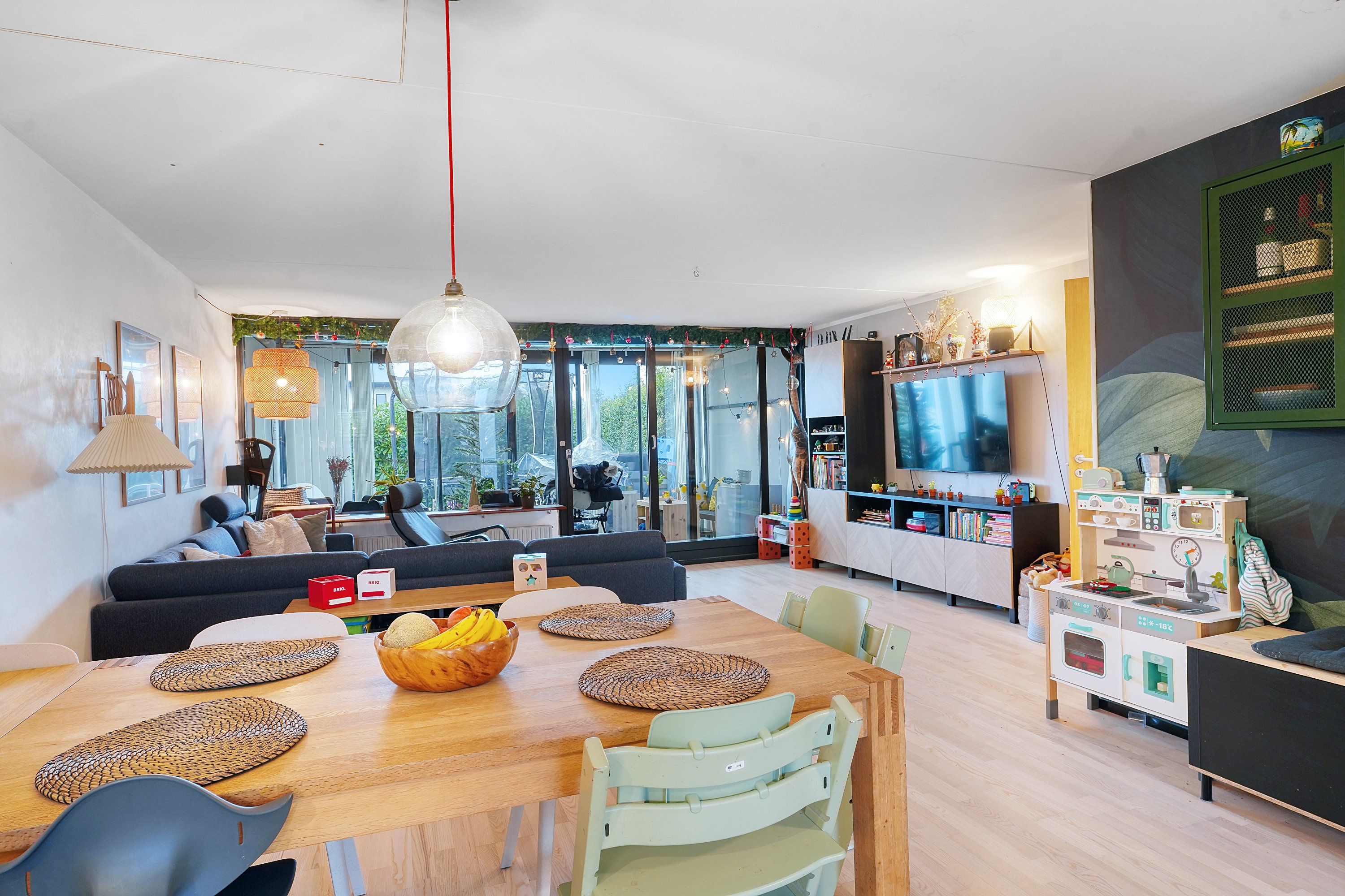 Fremhævet spisestue billede i fuldskærmstilstand. Billede af Enevangen 118, 3450 Allerød