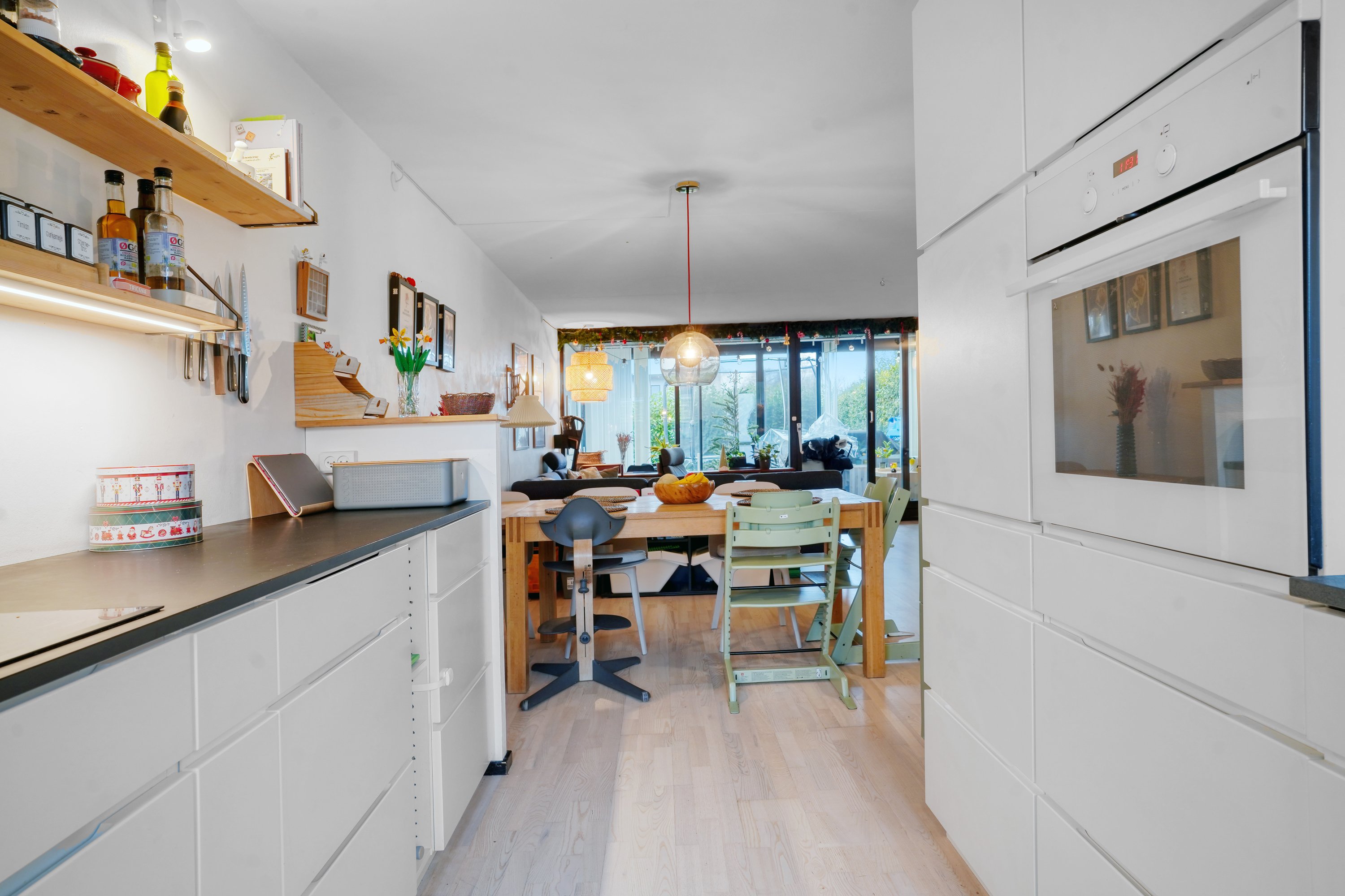 Fremhævet køkken billede i fuldskærmstilstand. Billede af Enevangen 118, 3450 Allerød