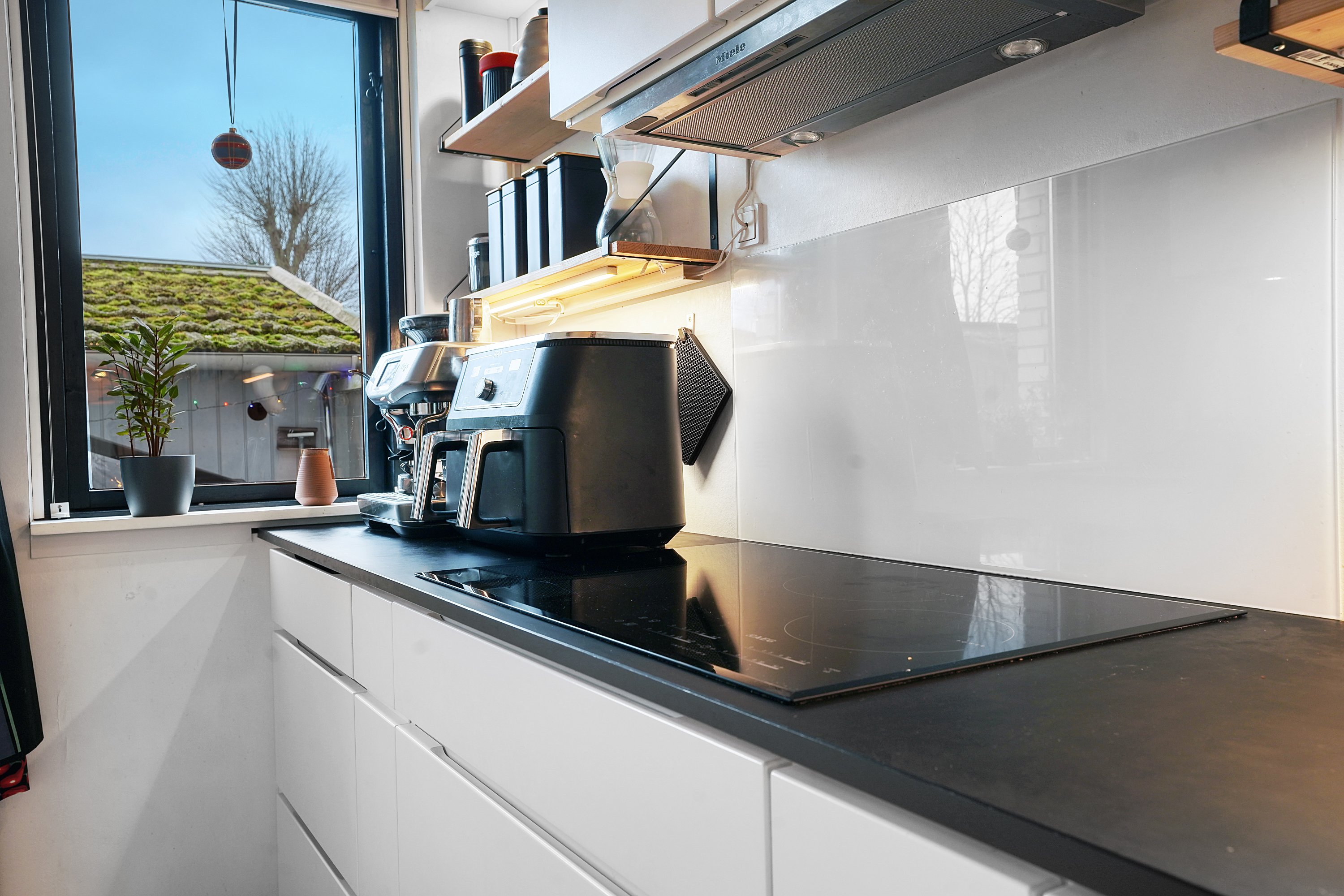 Fremhævet køkken billede i fuldskærmstilstand. Billede af Enevangen 118, 3450 Allerød