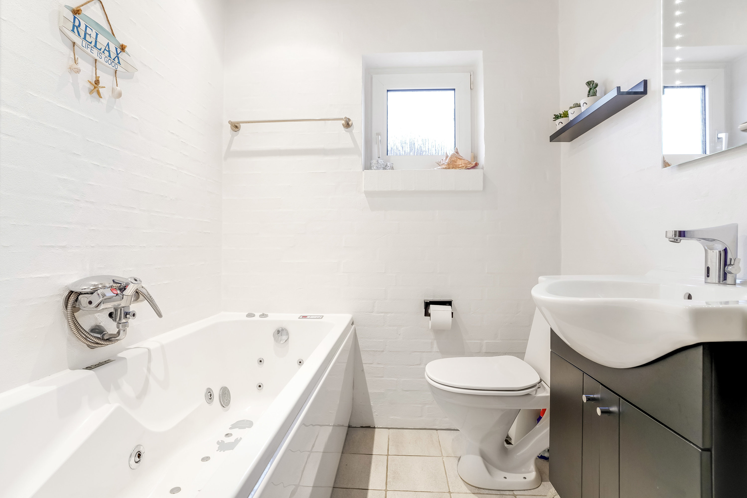 Fremhævet badeværelse billede i fuldskærmstilstand. Billede af Søndervold 108, 7200 Grindsted