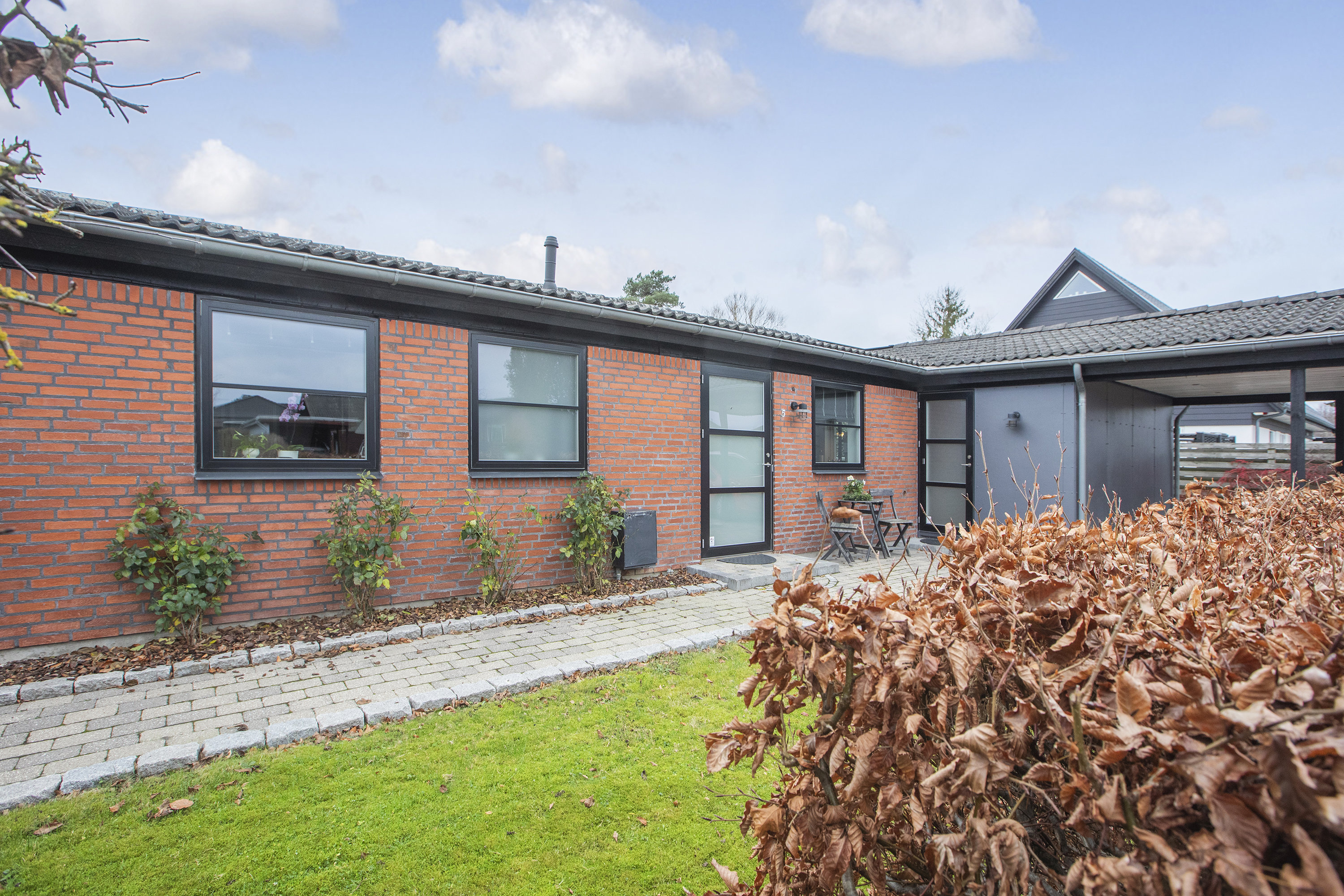 Fremhævet set fra vejen billede i fuldskærmstilstand. Billede af Vibyvej 5, 2740 Skovlunde