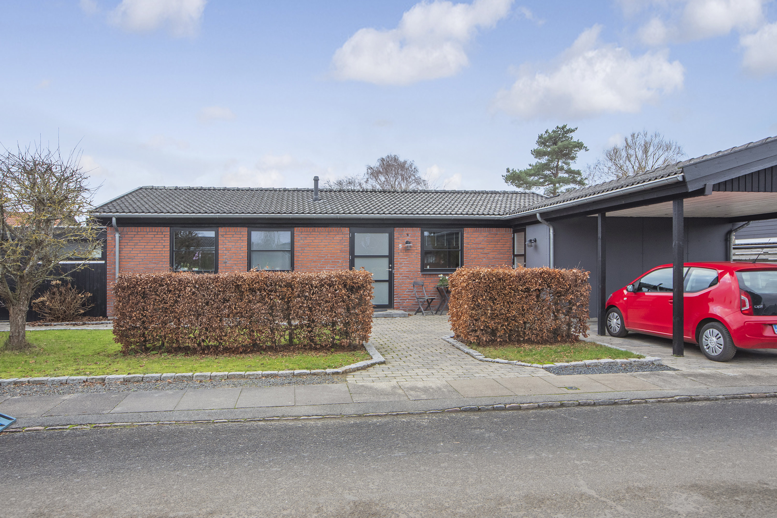 Fremhævet set fra vejen billede i fuldskærmstilstand. Billede af Vibyvej 5, 2740 Skovlunde