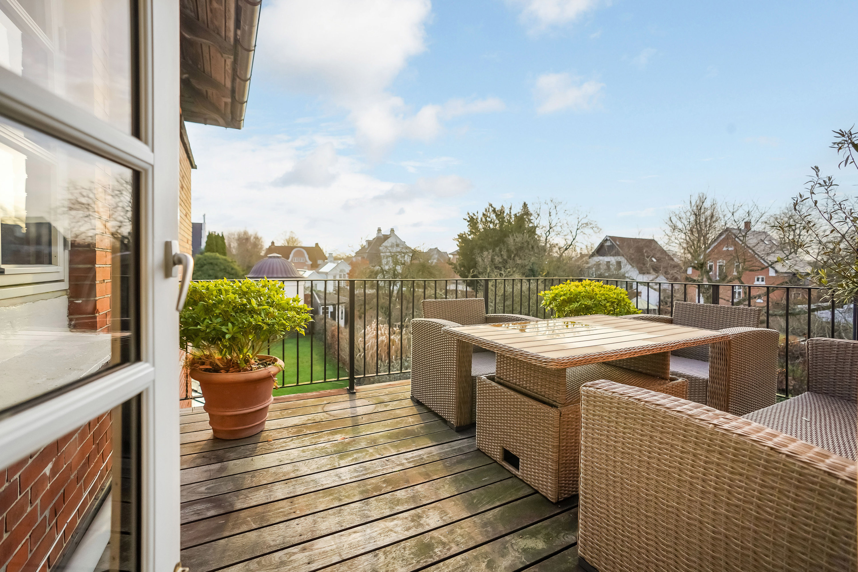 Miniaturebillede 2: terrasse. Billede af Kastanievej 12, 1., 5230 Odense M