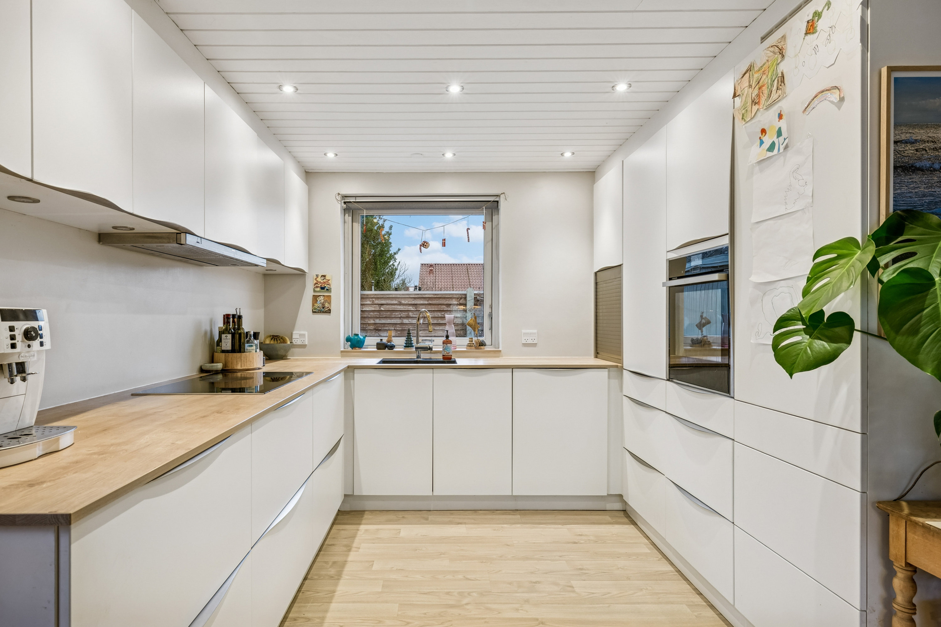 Fremhævet køkken billede i fuldskærmstilstand. Billede af Finkevej 22, Thorsager, 8410 Rønde