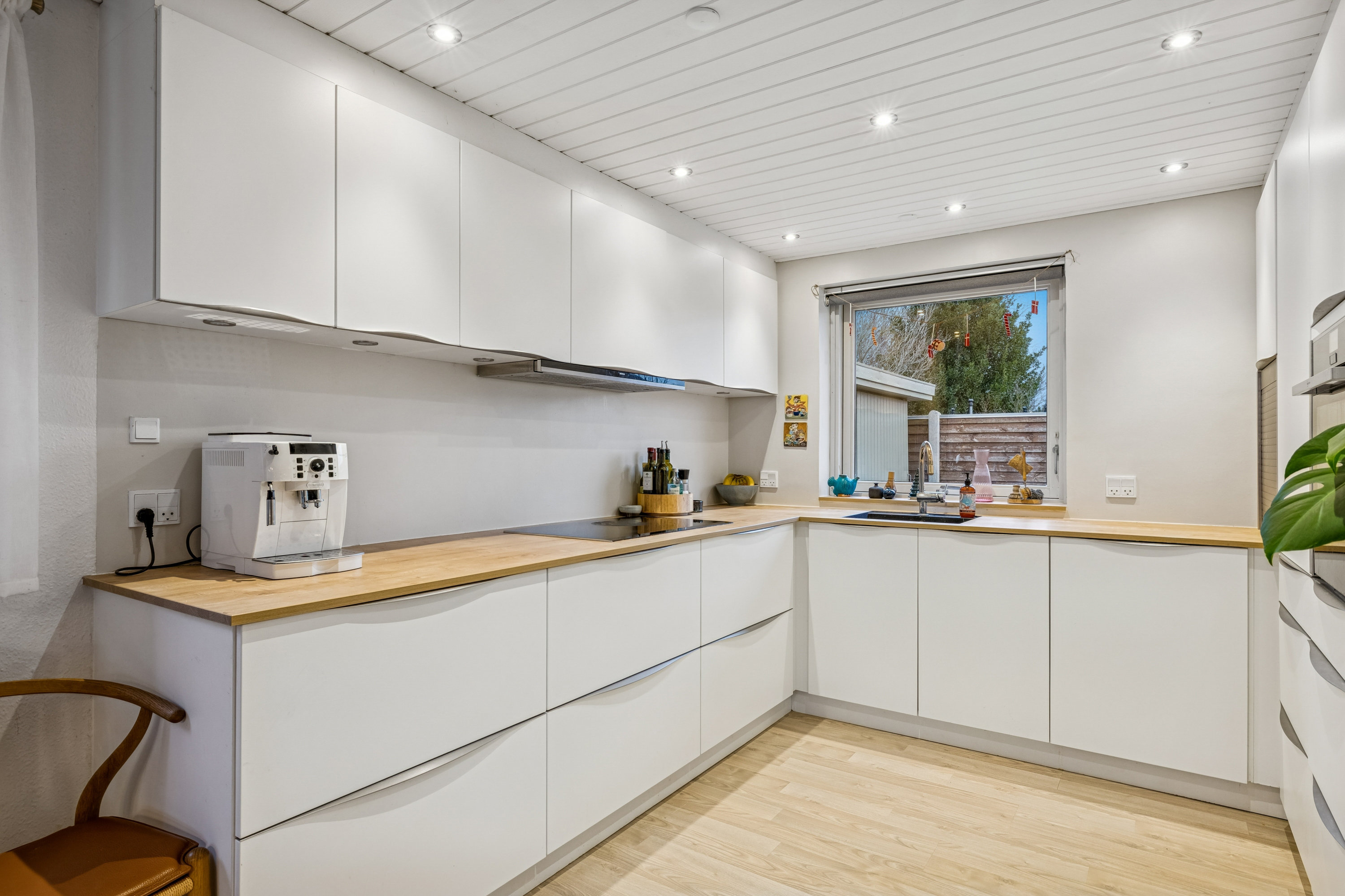 Fremhævet køkken billede i fuldskærmstilstand. Billede af Finkevej 22, Thorsager, 8410 Rønde