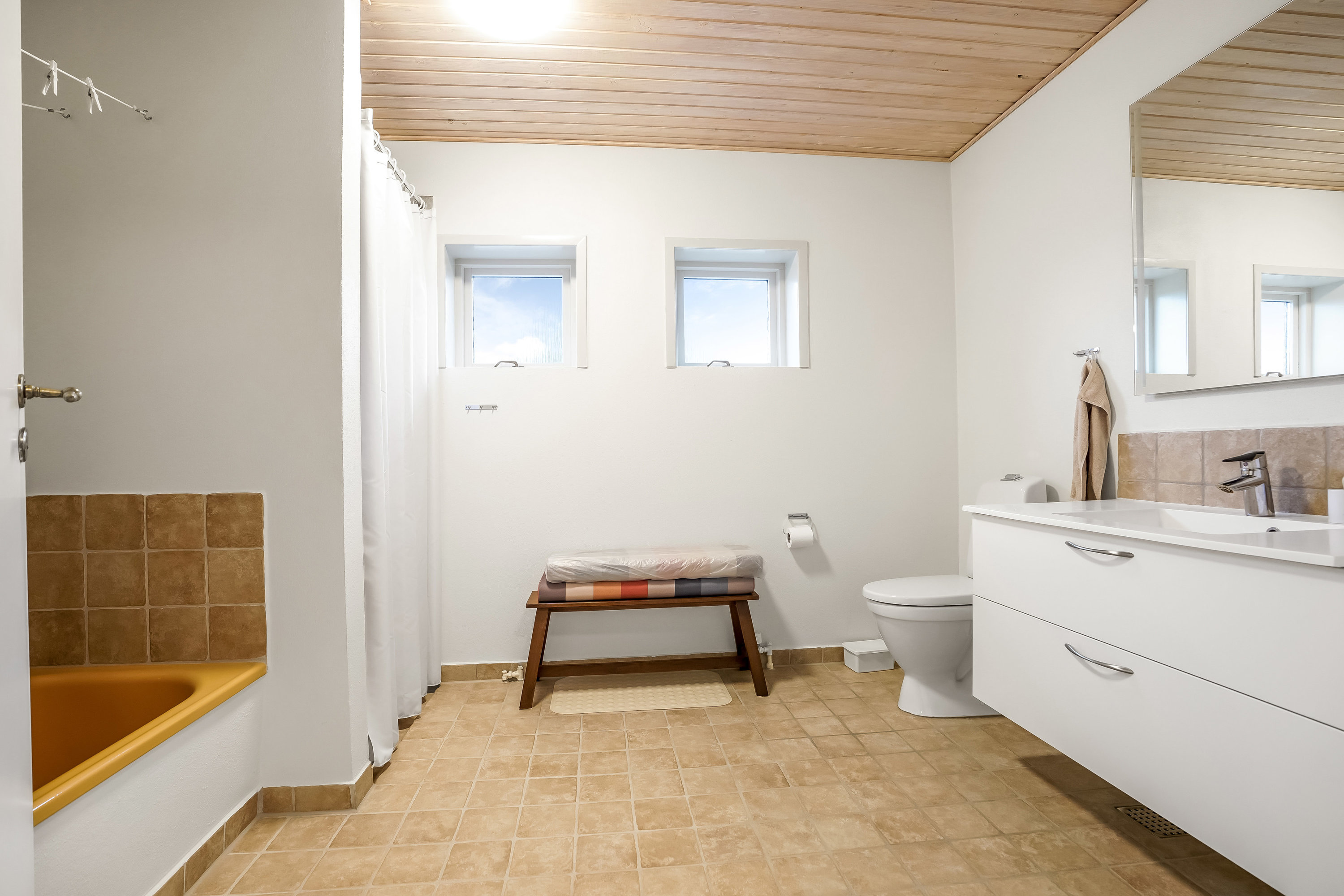 Fremhævet badeværelse billede i fuldskærmstilstand. Billede af Sønderkær 404, 7190 Billund