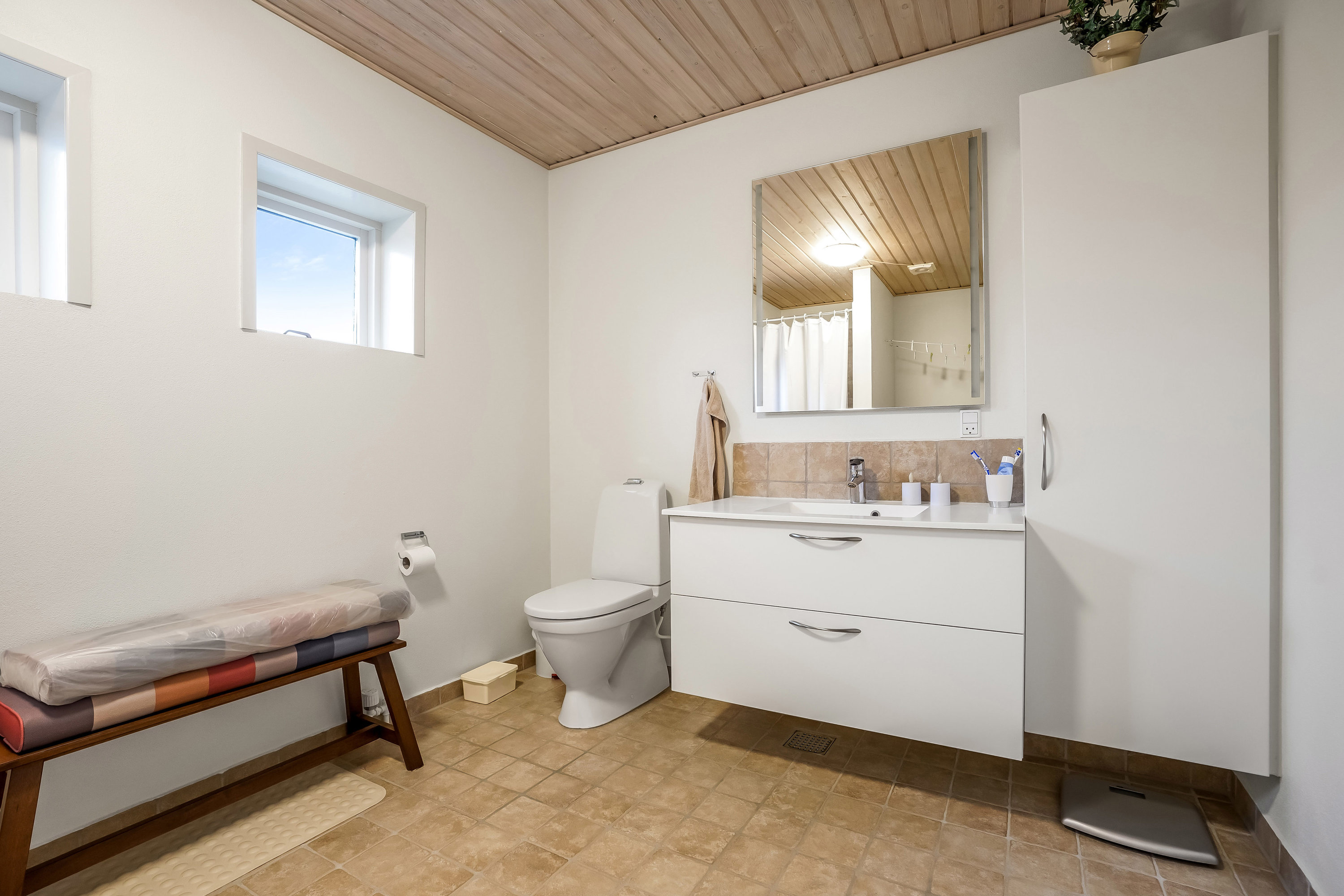 Miniaturebillede 1: badeværelse. Billede af Sønderkær 404, 7190 Billund