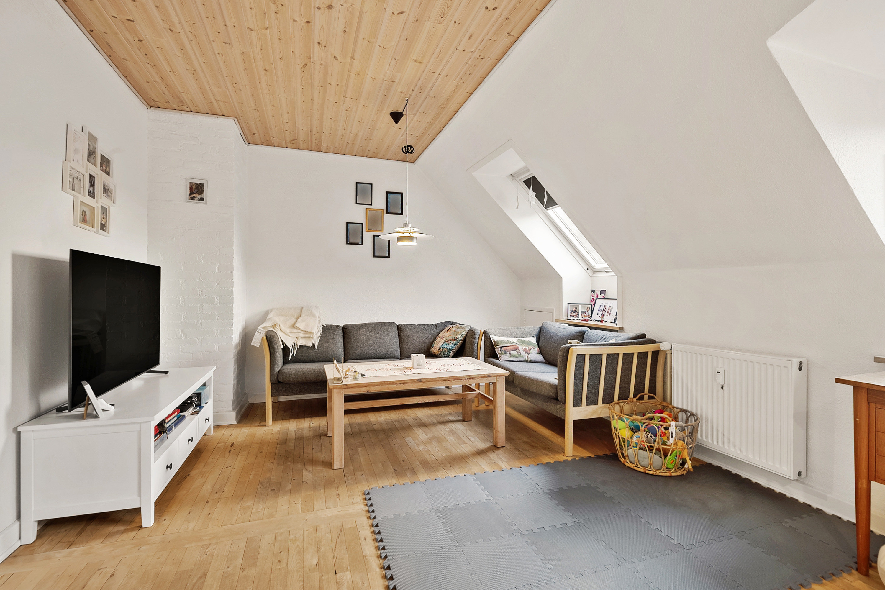 Fremhævet stue billede i fuldskærmstilstand. Billede af Enghavevej 1A, 2. tv., 6800 Varde