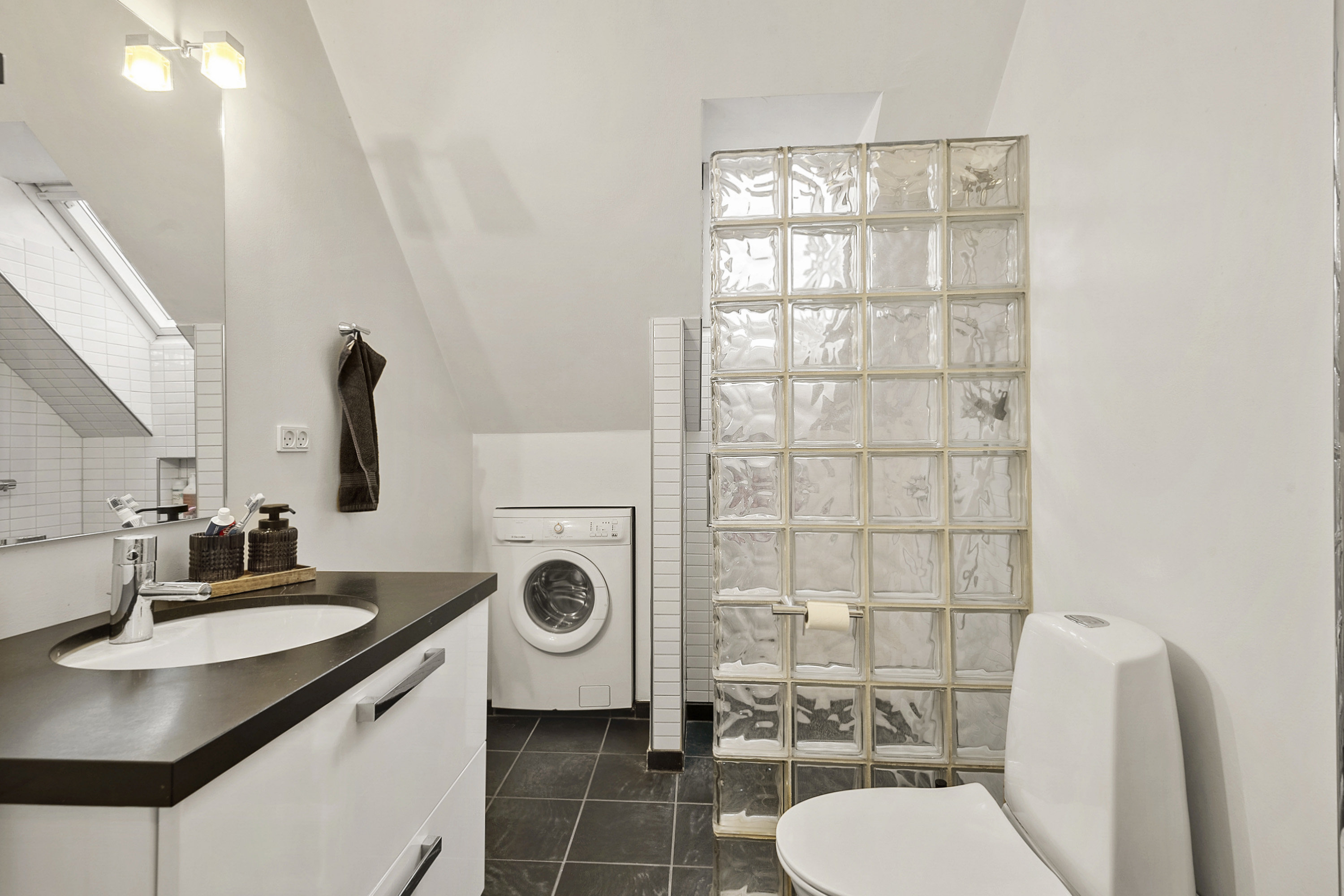 Fremhævet badeværelse billede i fuldskærmstilstand. Billede af Enghavevej 1A, 2. tv., 6800 Varde