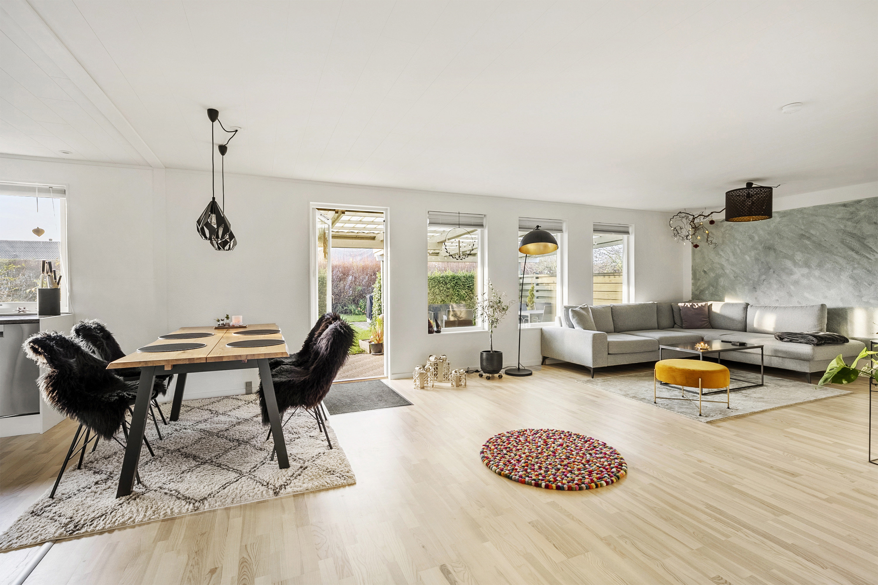 Fremhævet stue billede i fuldskærmstilstand. Billede af Skovbrinken 16, Korsør Syd, 4220 Korsør