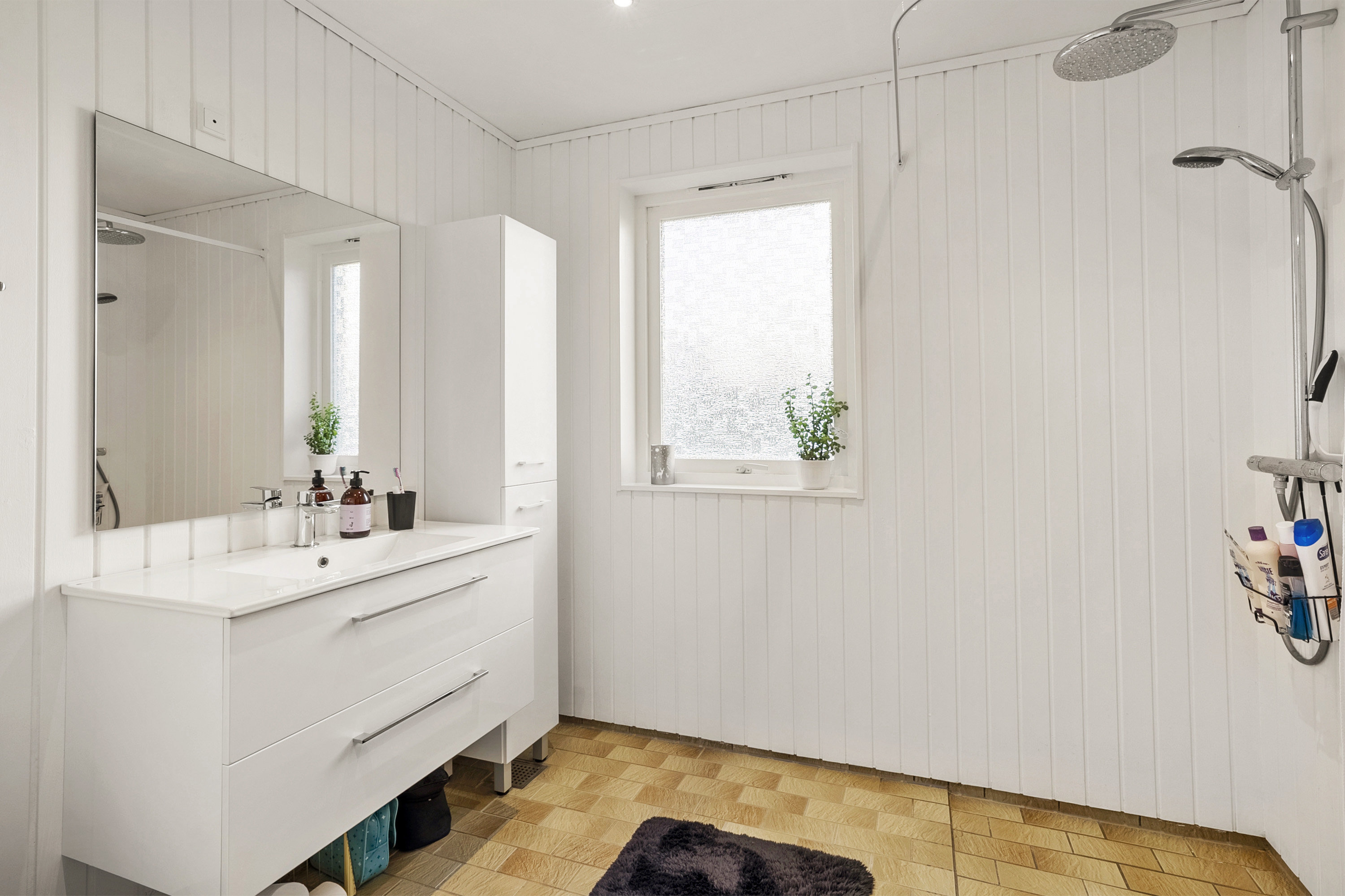 Fremhævet badeværelse billede i fuldskærmstilstand. Billede af Skovbrinken 16, Korsør Syd, 4220 Korsør