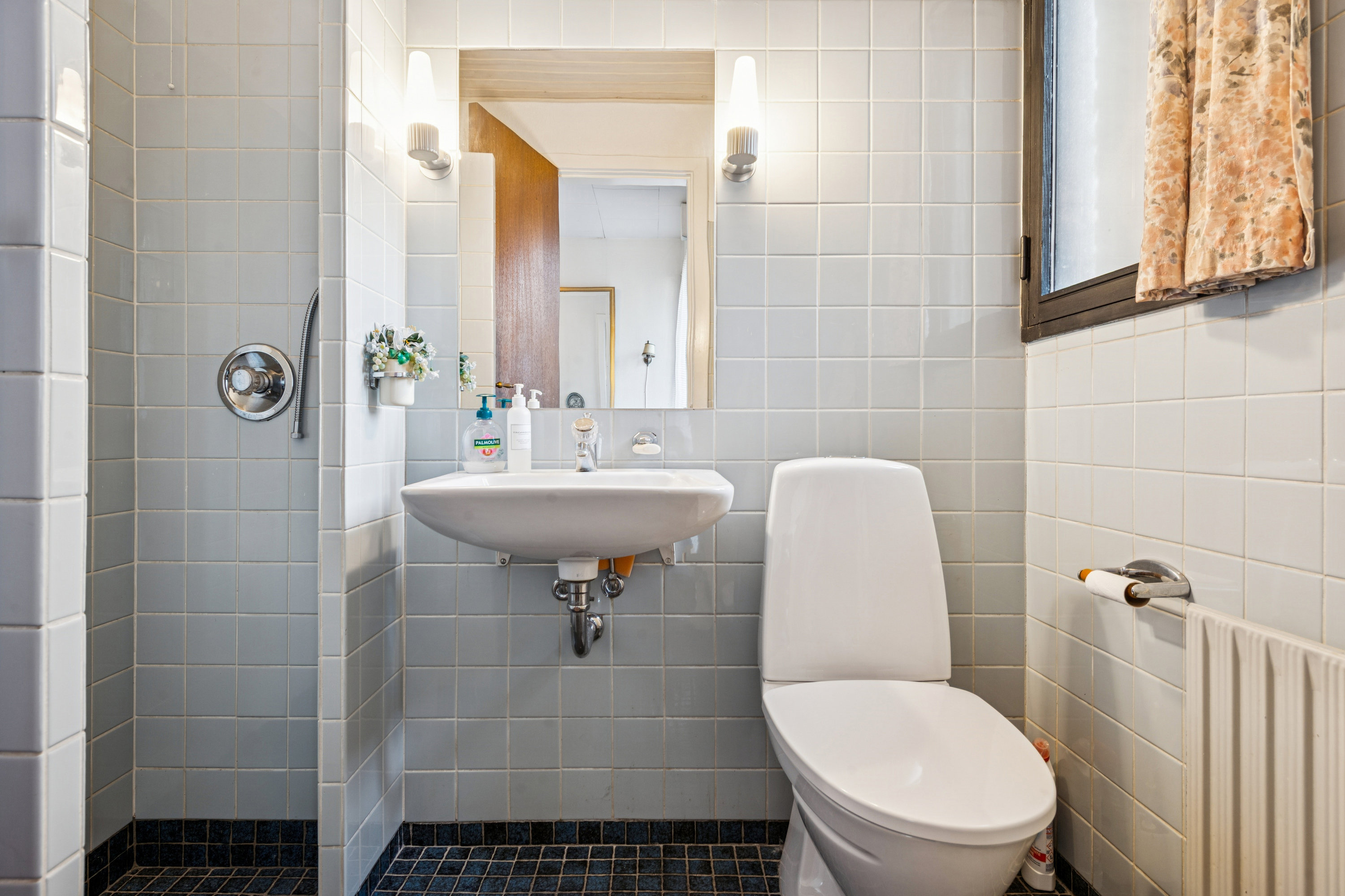 Fremhævet badeværelse billede i fuldskærmstilstand. Billede af Bakkeager 13, 2670 Greve