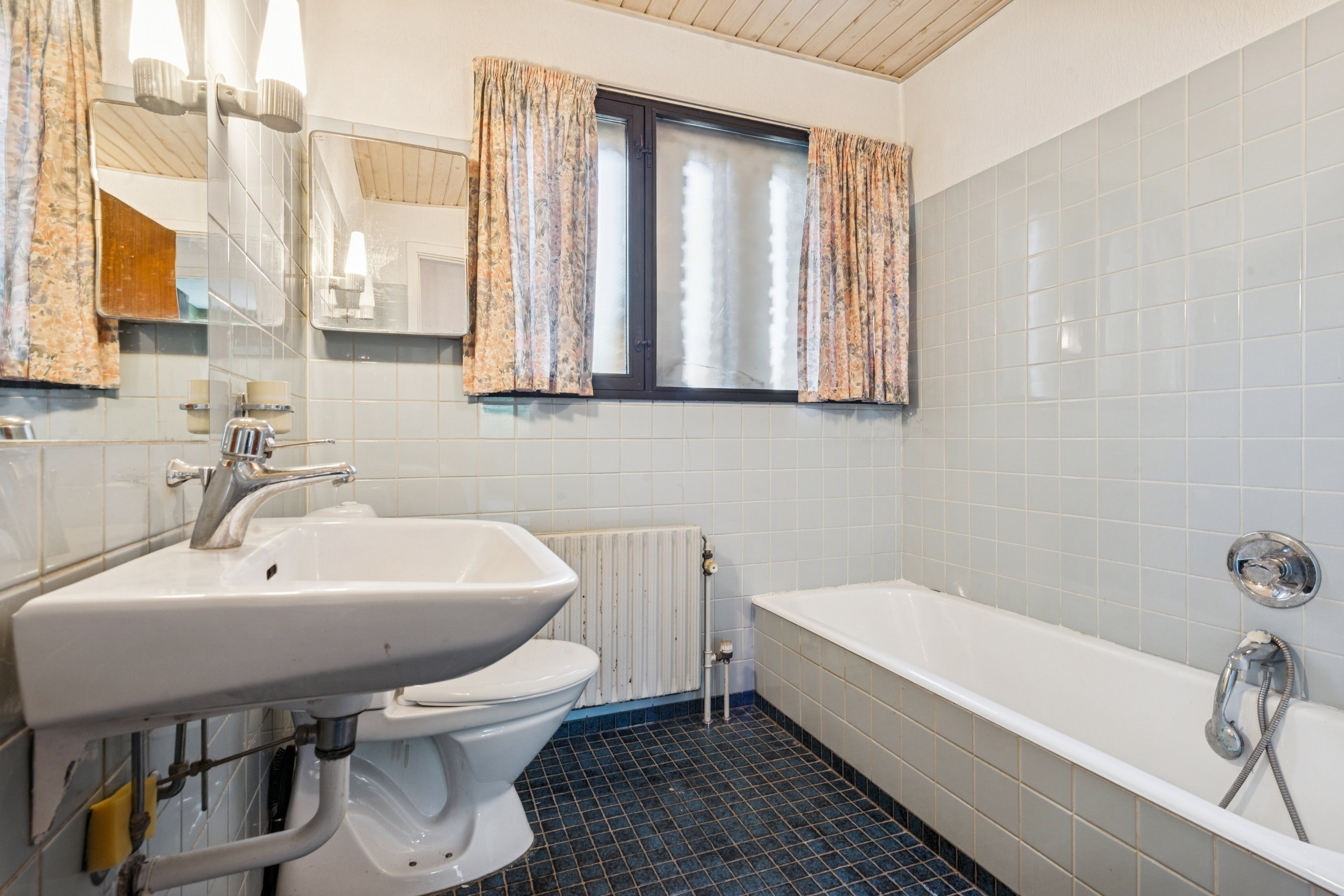 Fremhævet badeværelse billede i fuldskærmstilstand. Billede af Bakkeager 13, 2670 Greve