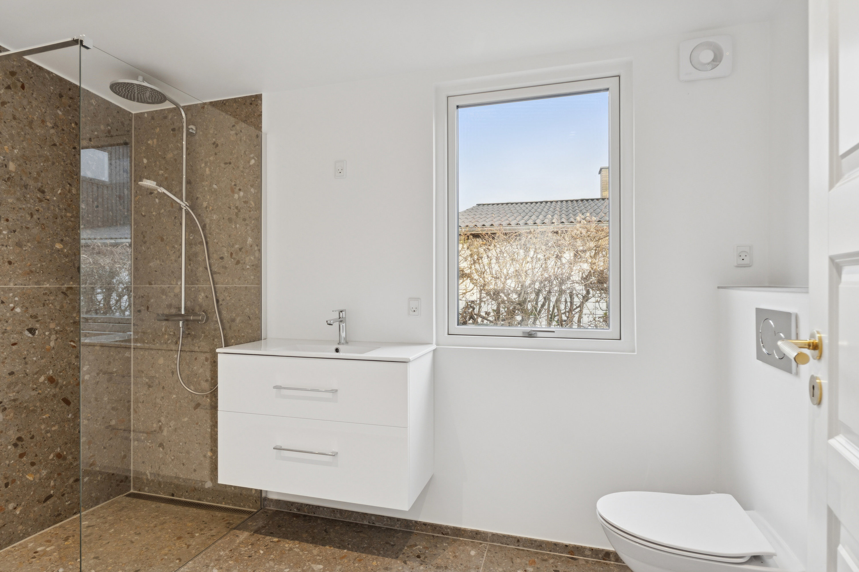 Fremhævet badeværelse billede i fuldskærmstilstand. Billede af Damhus Boulevard 74, 2610 Rødovre