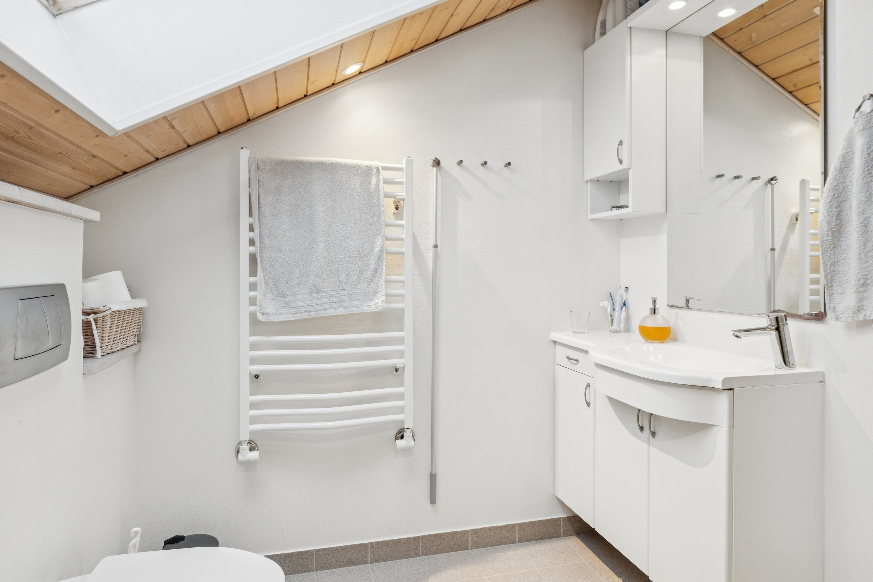 Fremhævet badeværelse billede i fuldskærmstilstand. Billede af Vinkelvænget 22, 2610 Rødovre