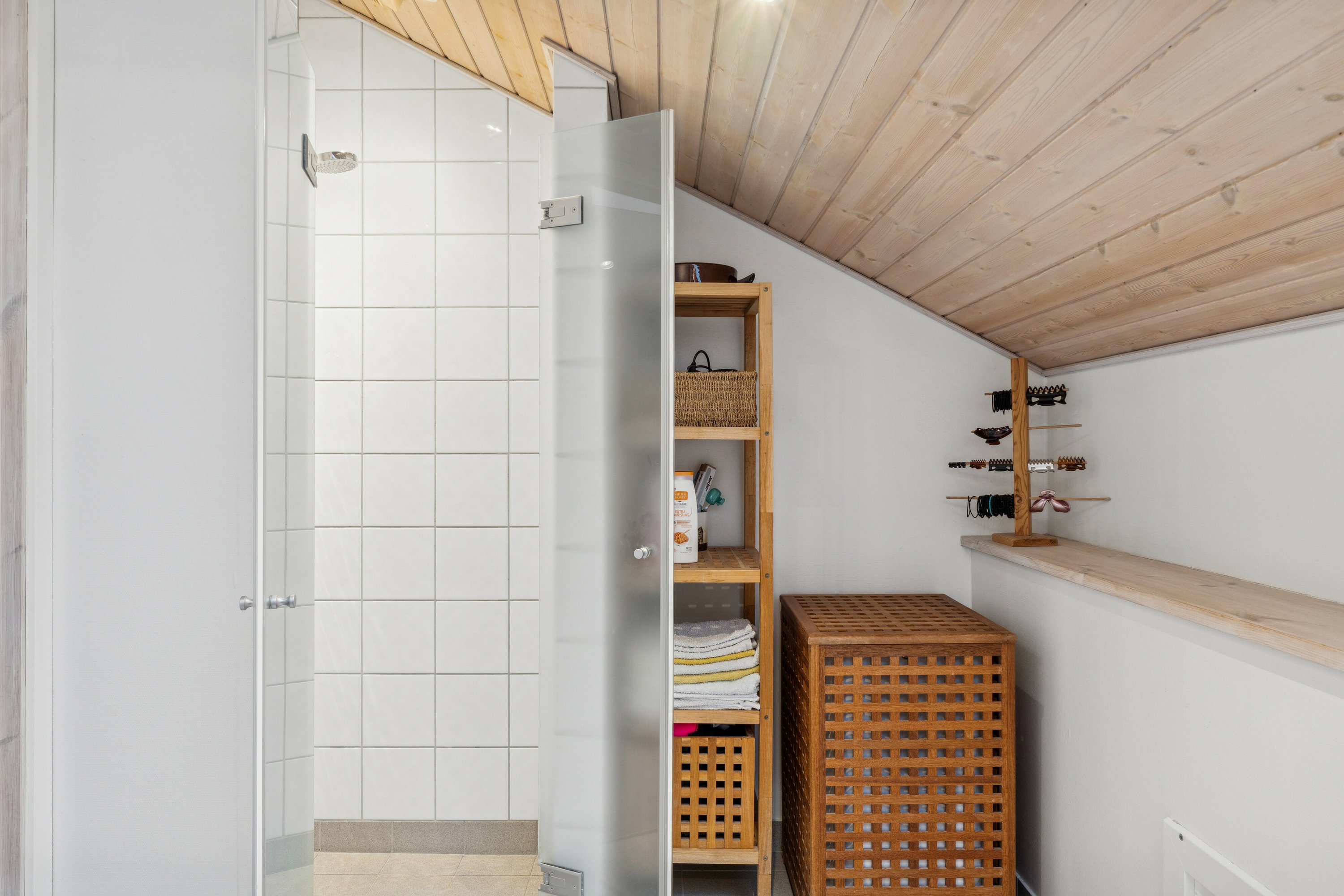 Fremhævet badeværelse billede i fuldskærmstilstand. Billede af Vinkelvænget 22, 2610 Rødovre