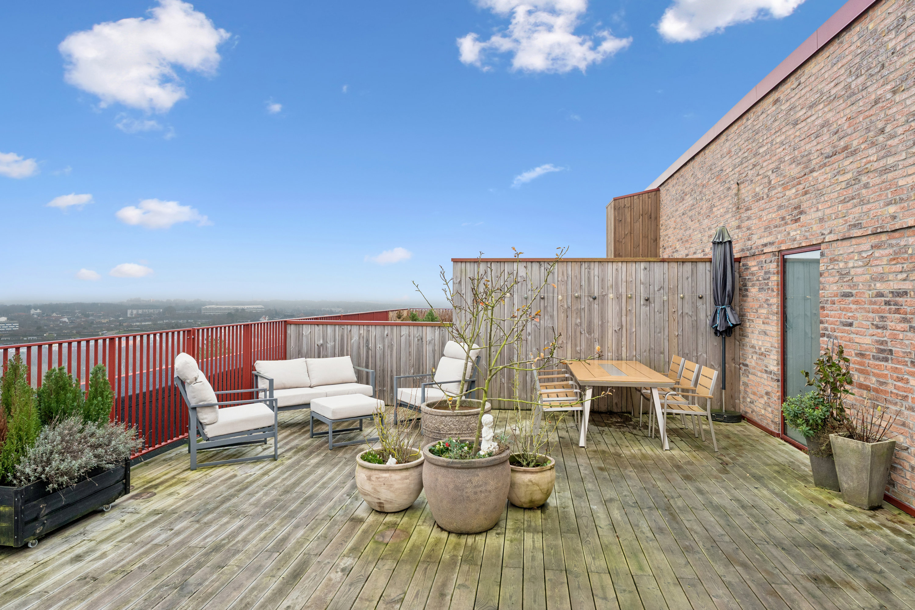 Fremhævet terrasse billede i fuldskærmstilstand. Billede af Egeparken 3, 10. tv., 9000 Aalborg