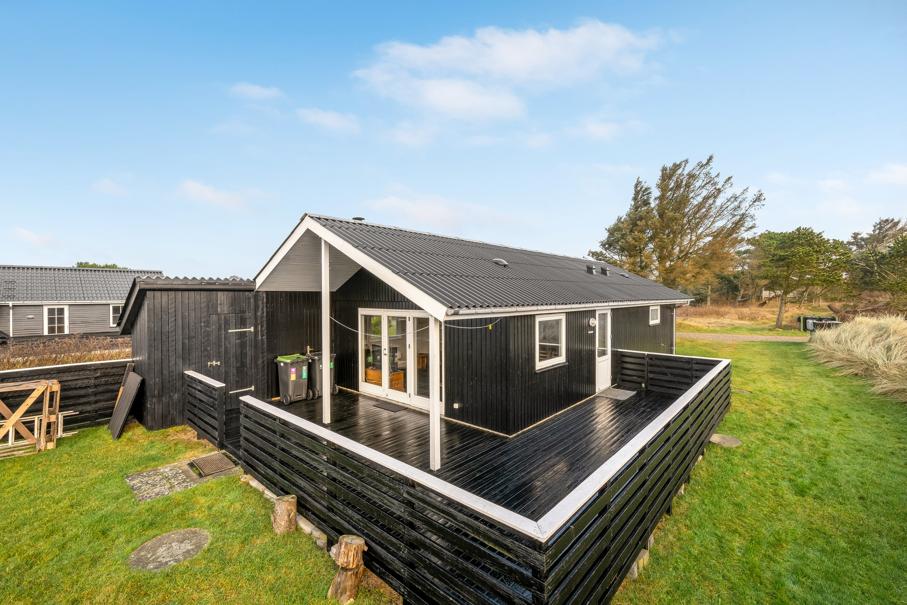 Fremhævet facade billede i fuldskærmstilstand. Billede af Rylevej 7, Henne Strand, 6854 Henne