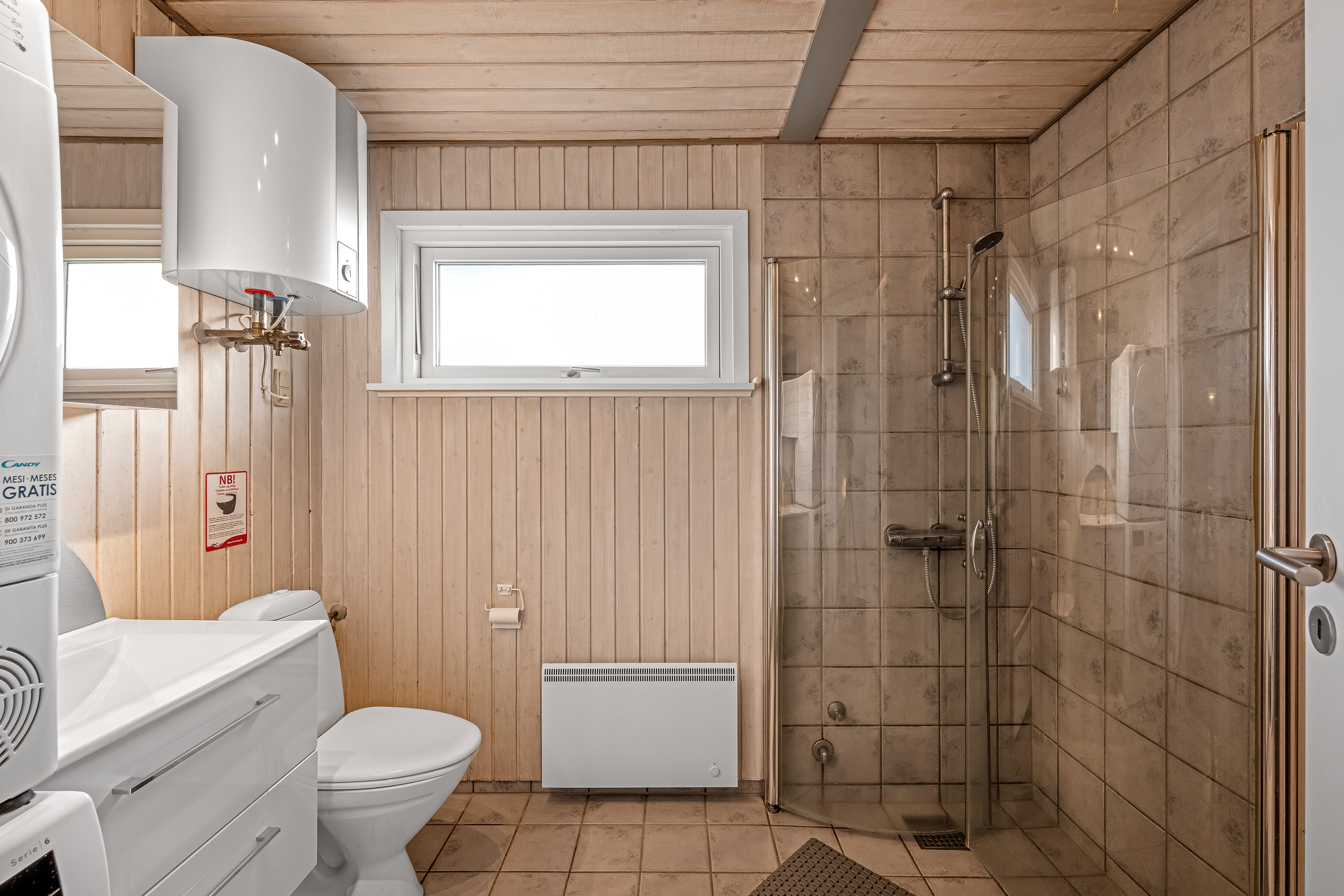 Fremhævet badeværelse billede i fuldskærmstilstand. Billede af Rylevej 7, Henne Strand, 6854 Henne