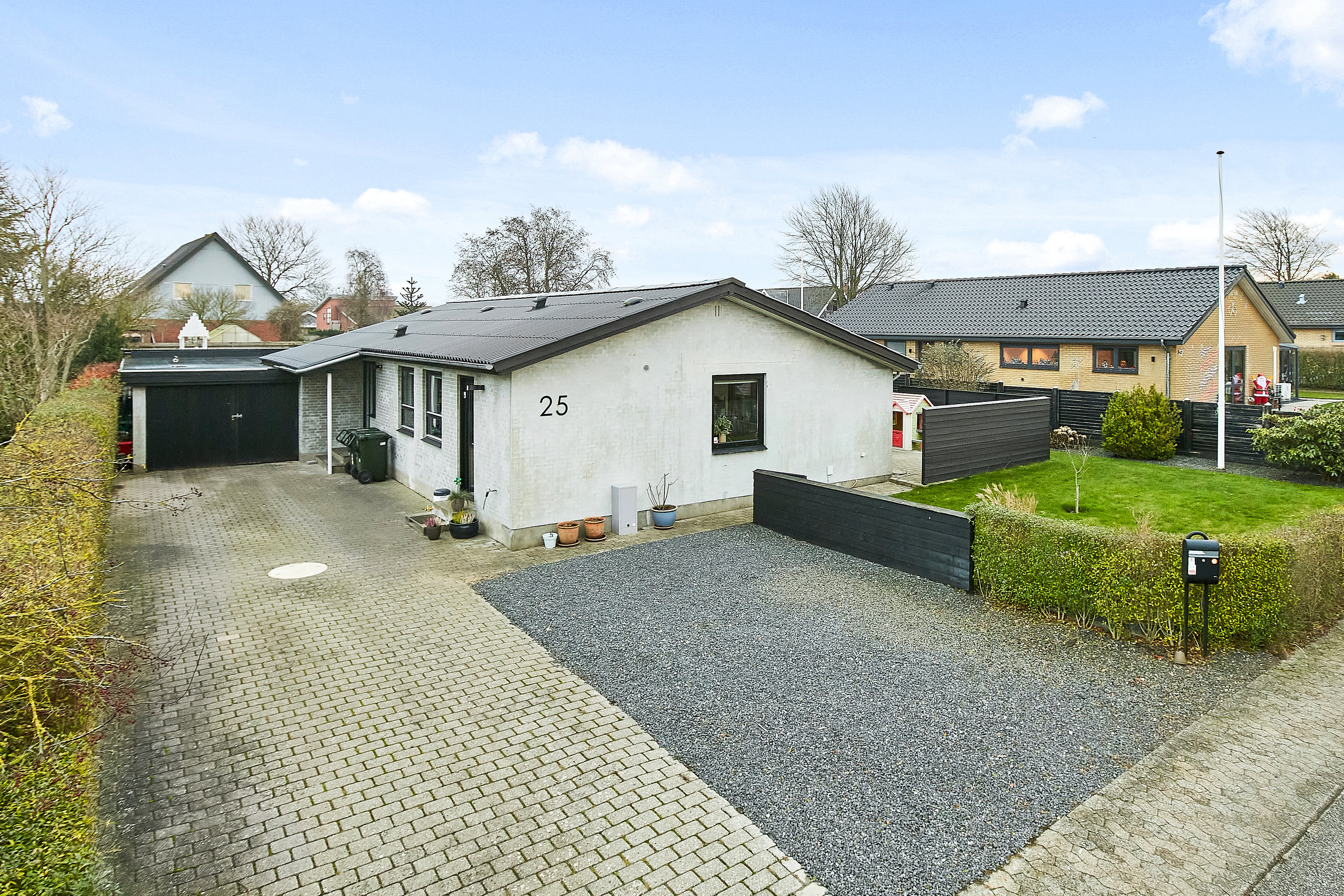 Fremhævet  billede i fuldskærmstilstand. Billede af Skolevej 25, Ølholm, 7160 Tørring