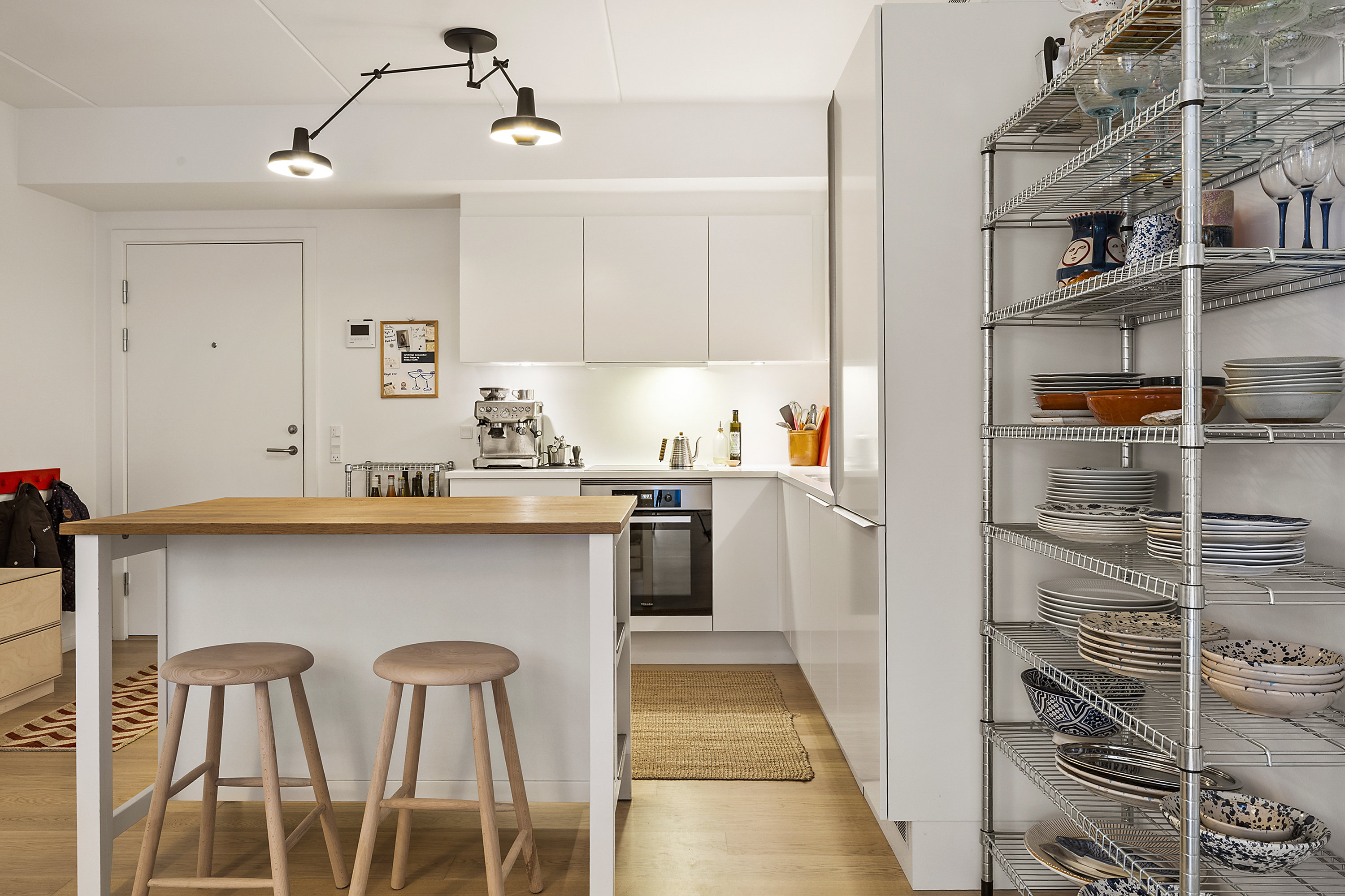 Fremhævet spisekøkken billede i fuldskærmstilstand. Billede af Bag Elefanterne 27, 2. th., 1799 København V