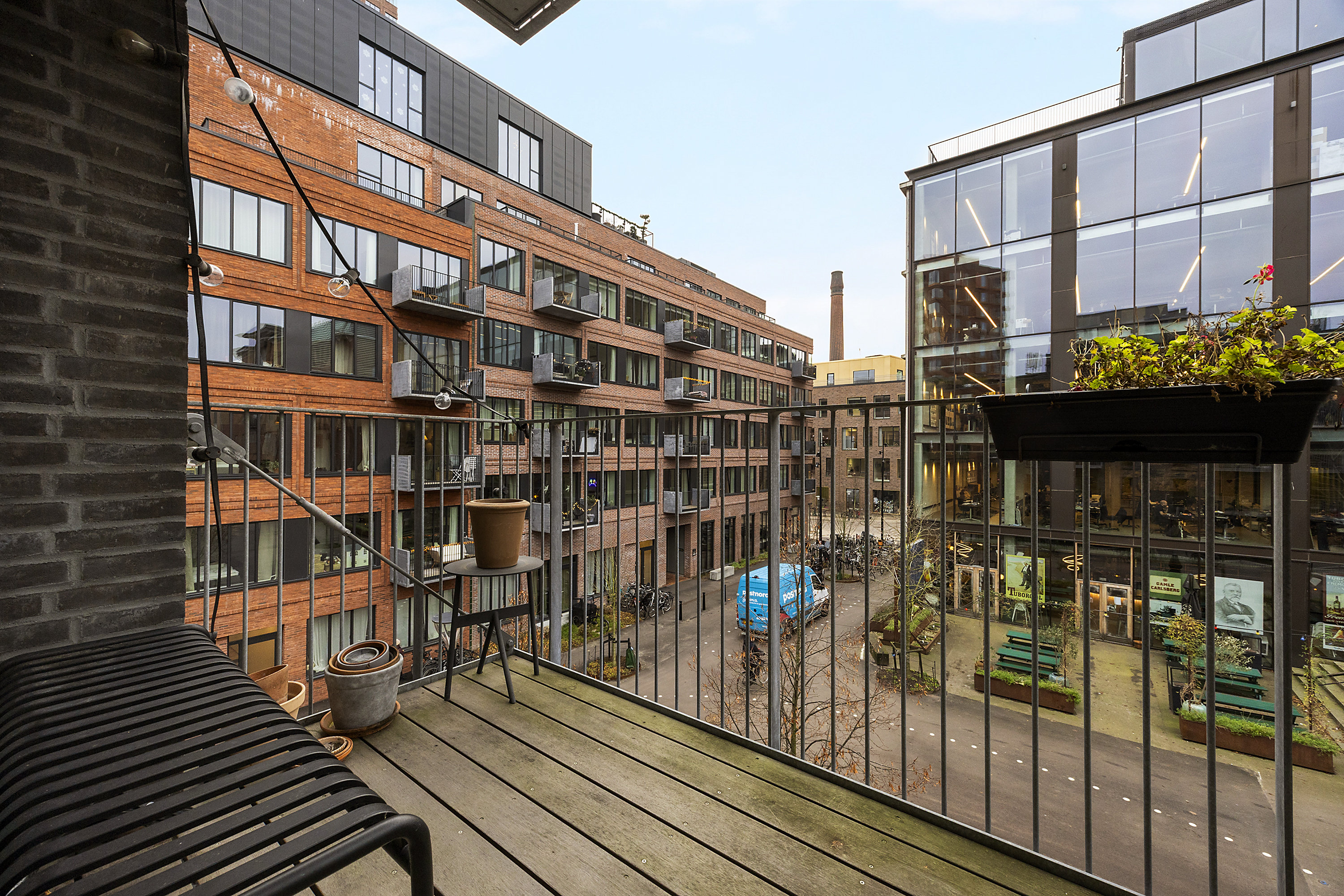 Fremhævet altan billede i fuldskærmstilstand. Billede af Bag Elefanterne 27, 2. th., 1799 København V