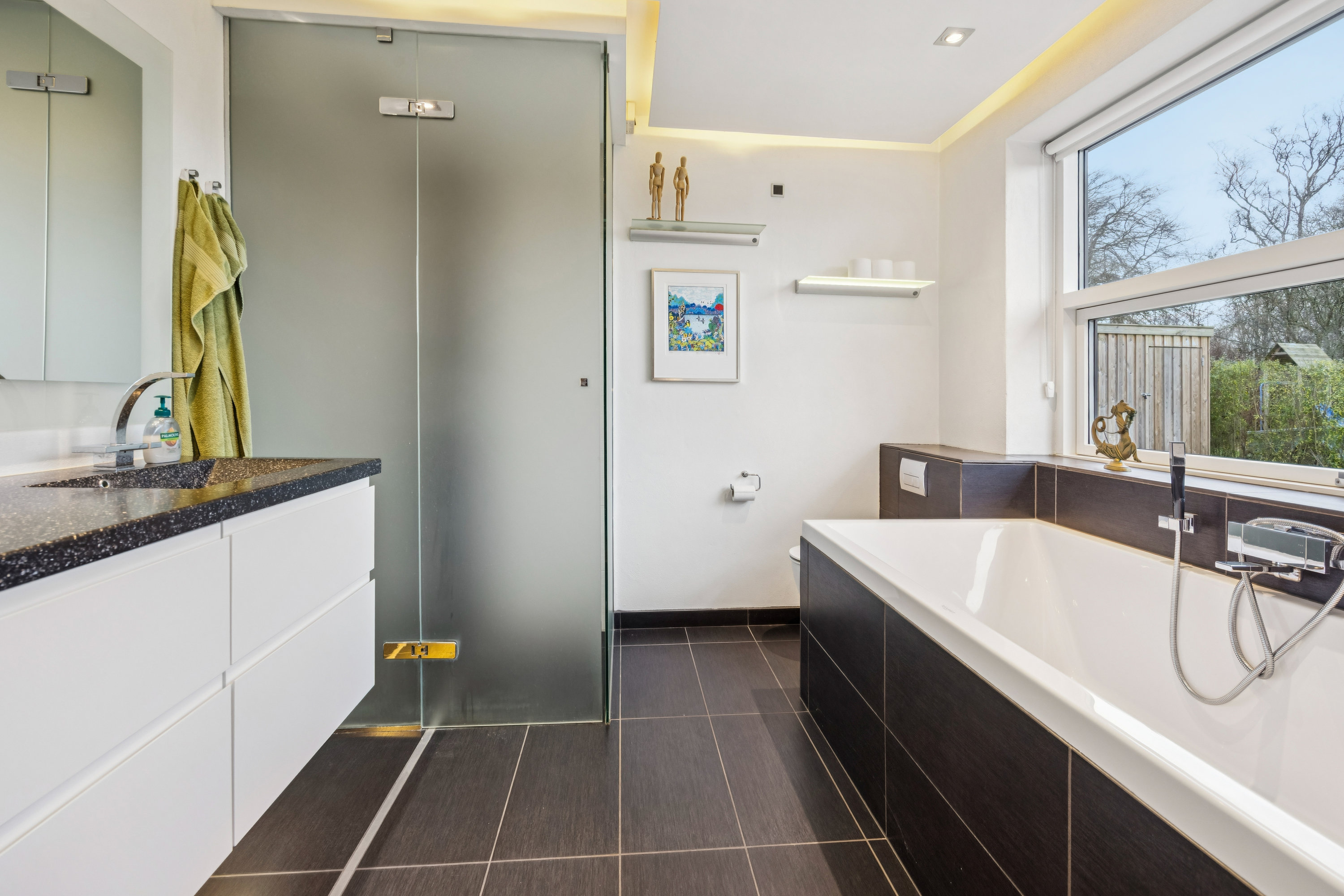 Fremhævet badeværelse billede i fuldskærmstilstand. Billede af Sulsted Kærvej 9, 9381 Sulsted