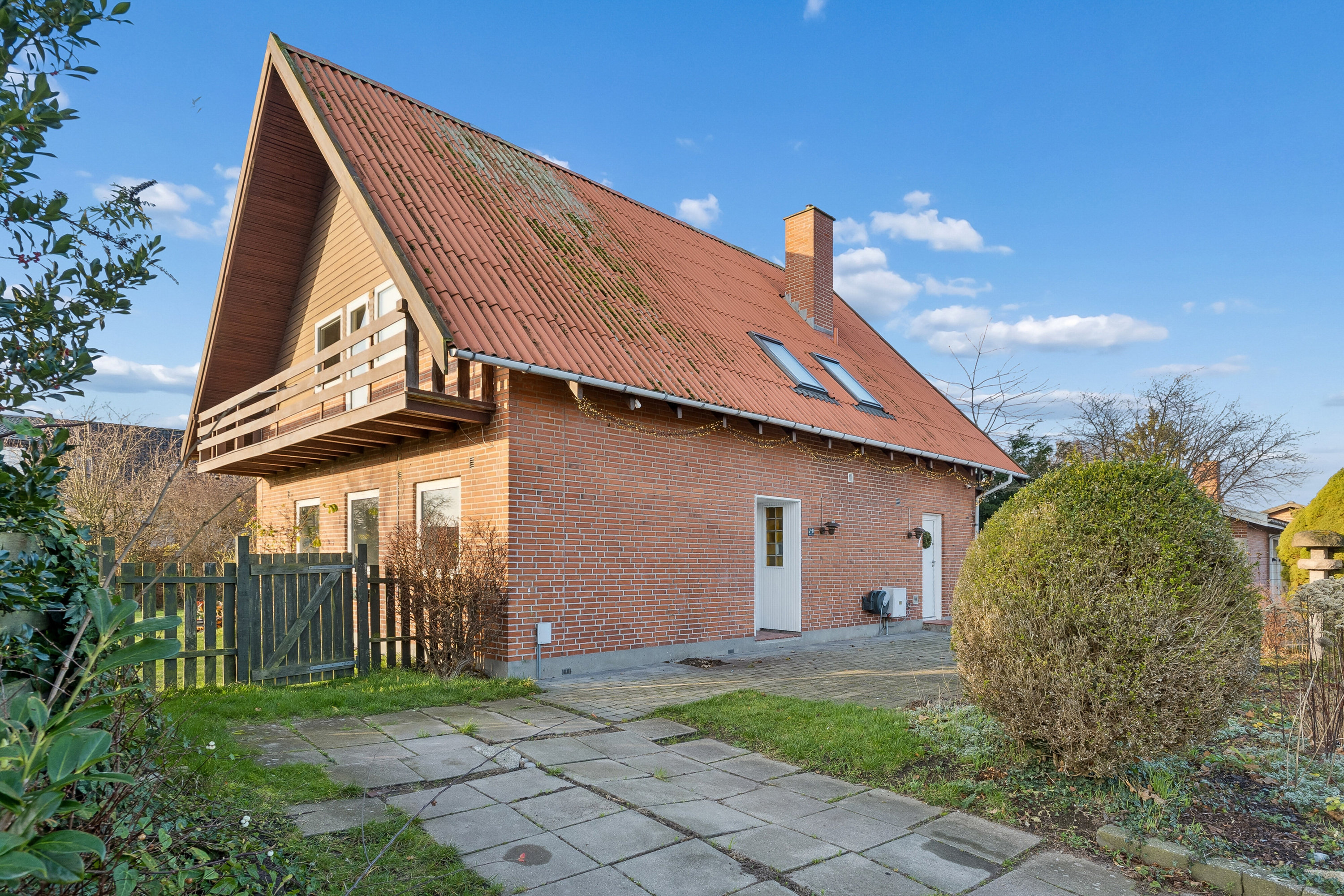 Fremhævet set fra vejen billede i fuldskærmstilstand. Billede af Rudbølvej 7, 2650 Hvidovre