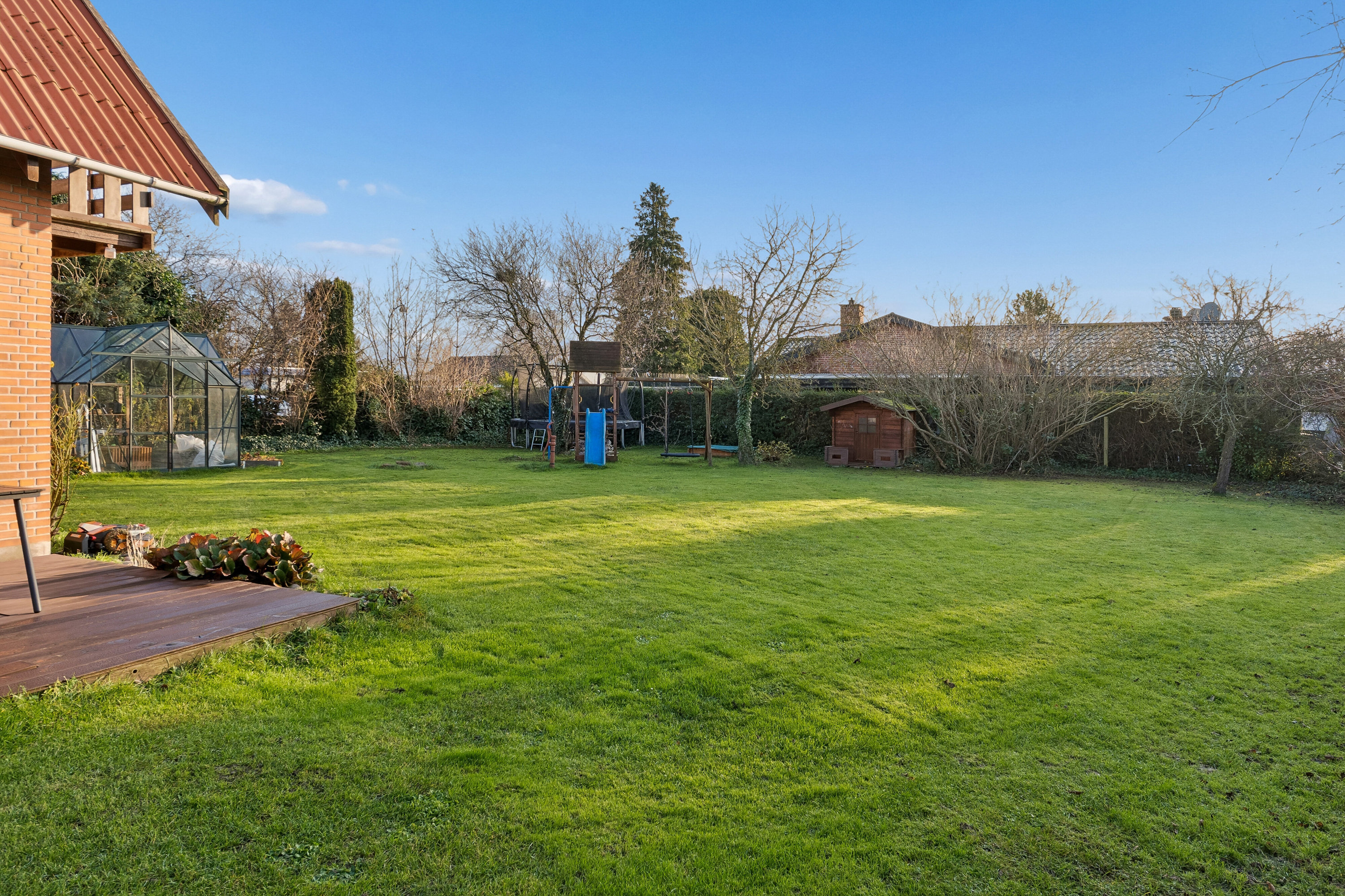 Fremhævet set fra haven billede i fuldskærmstilstand. Billede af Rudbølvej 7, 2650 Hvidovre