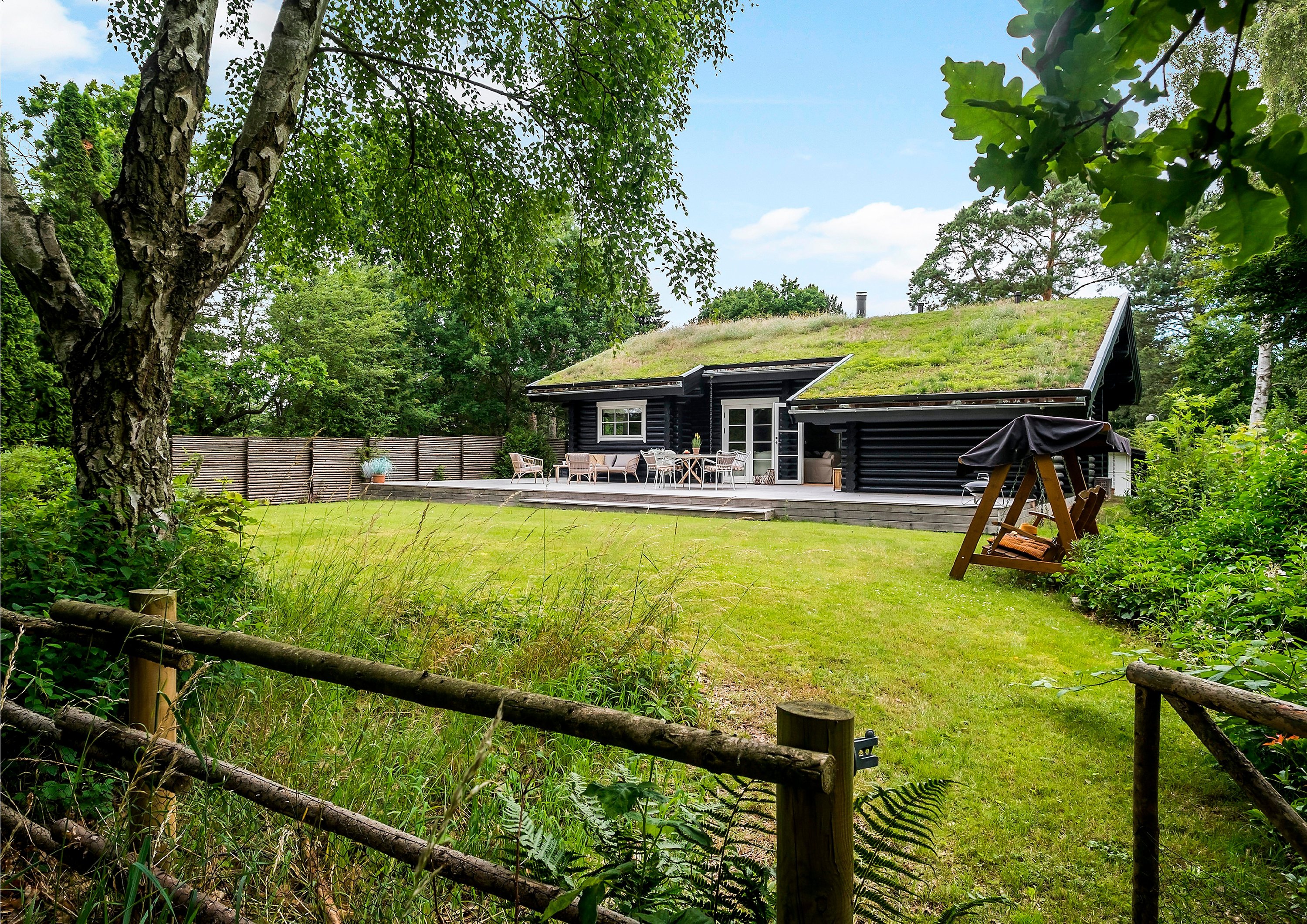 Fremhævet facade billede i fuldskærmstilstand. Billede af Multebærvej 10, Horneby Fælled, 3100 Hornbæk