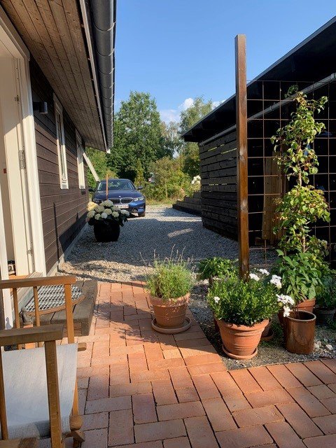 Fremhævet udendørs billede i fuldskærmstilstand. Billede af Egelunden 28, Tollerup, 3370 Melby