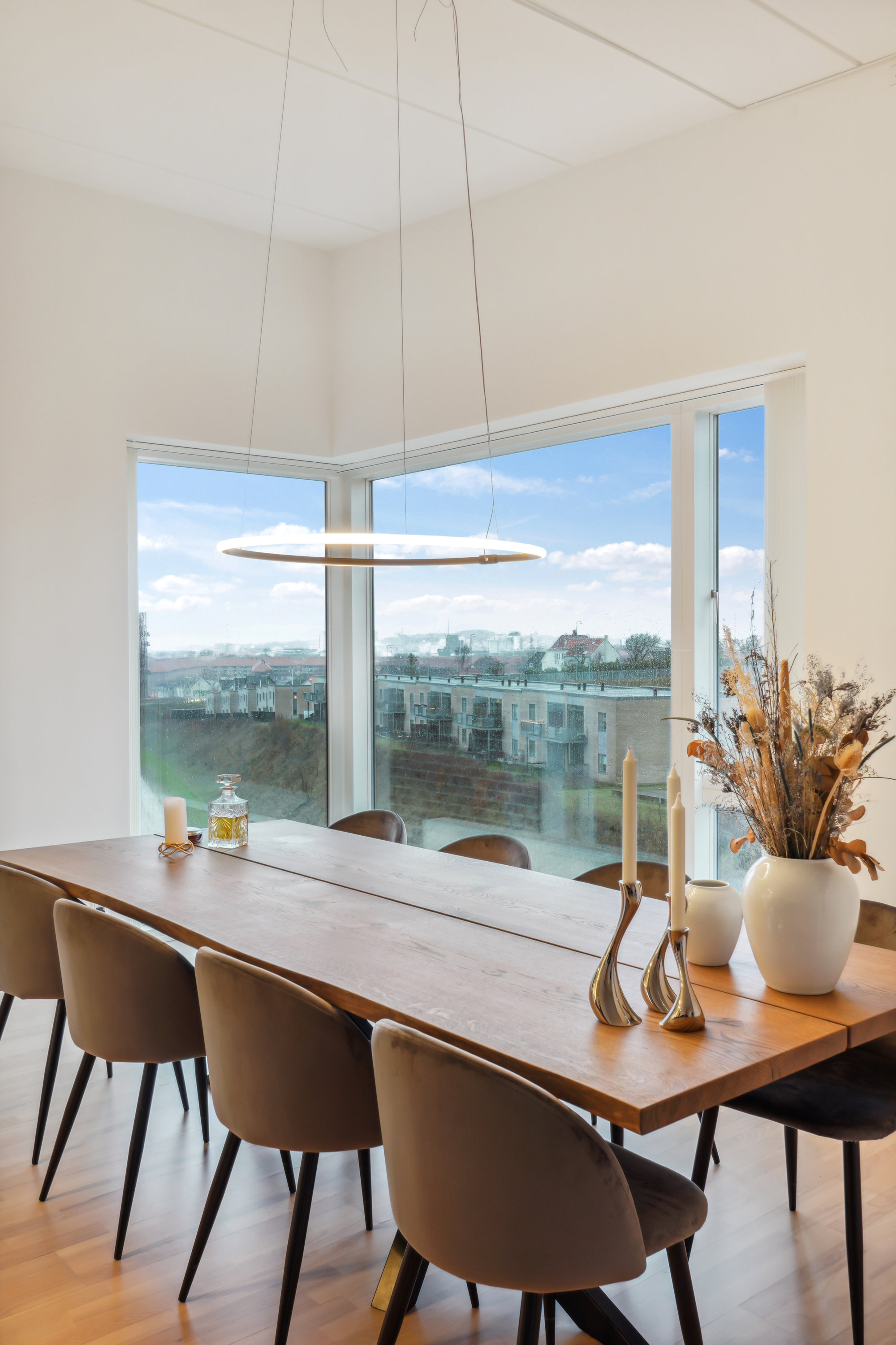 Fremhævet køkken-alrum billede i fuldskærmstilstand. Billede af Kridtsløjfen 21, 5. 4., 9000 Aalborg