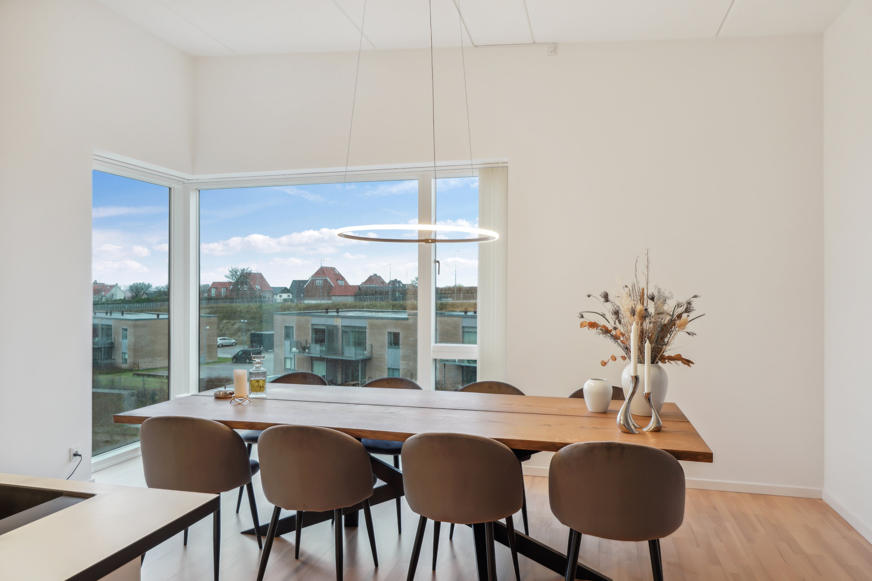 Fremhævet køkken-alrum billede i fuldskærmstilstand. Billede af Kridtsløjfen 21, 5. 4., 9000 Aalborg