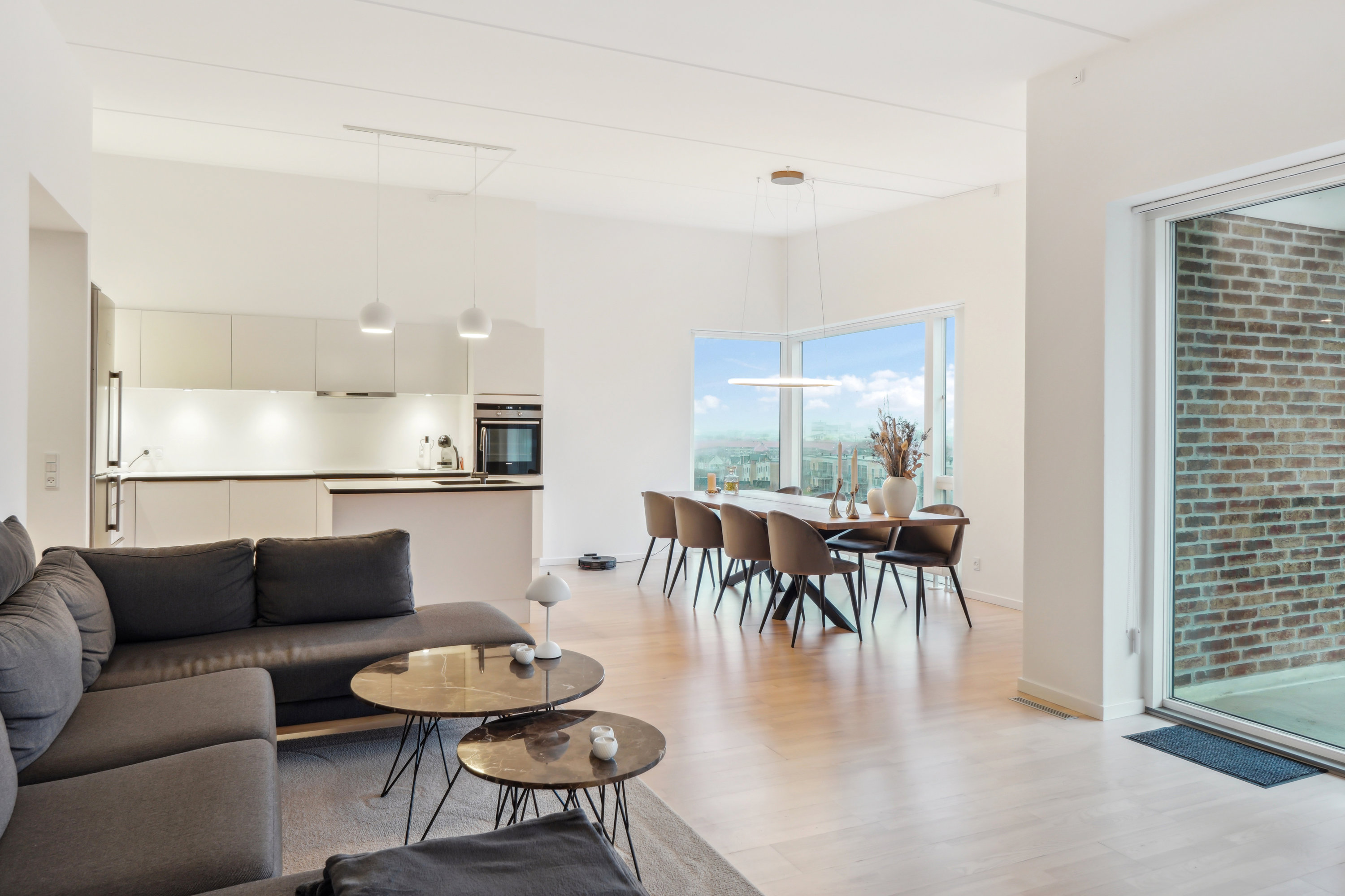 Fremhævet køkken-alrum billede i fuldskærmstilstand. Billede af Kridtsløjfen 21, 5. 4., 9000 Aalborg