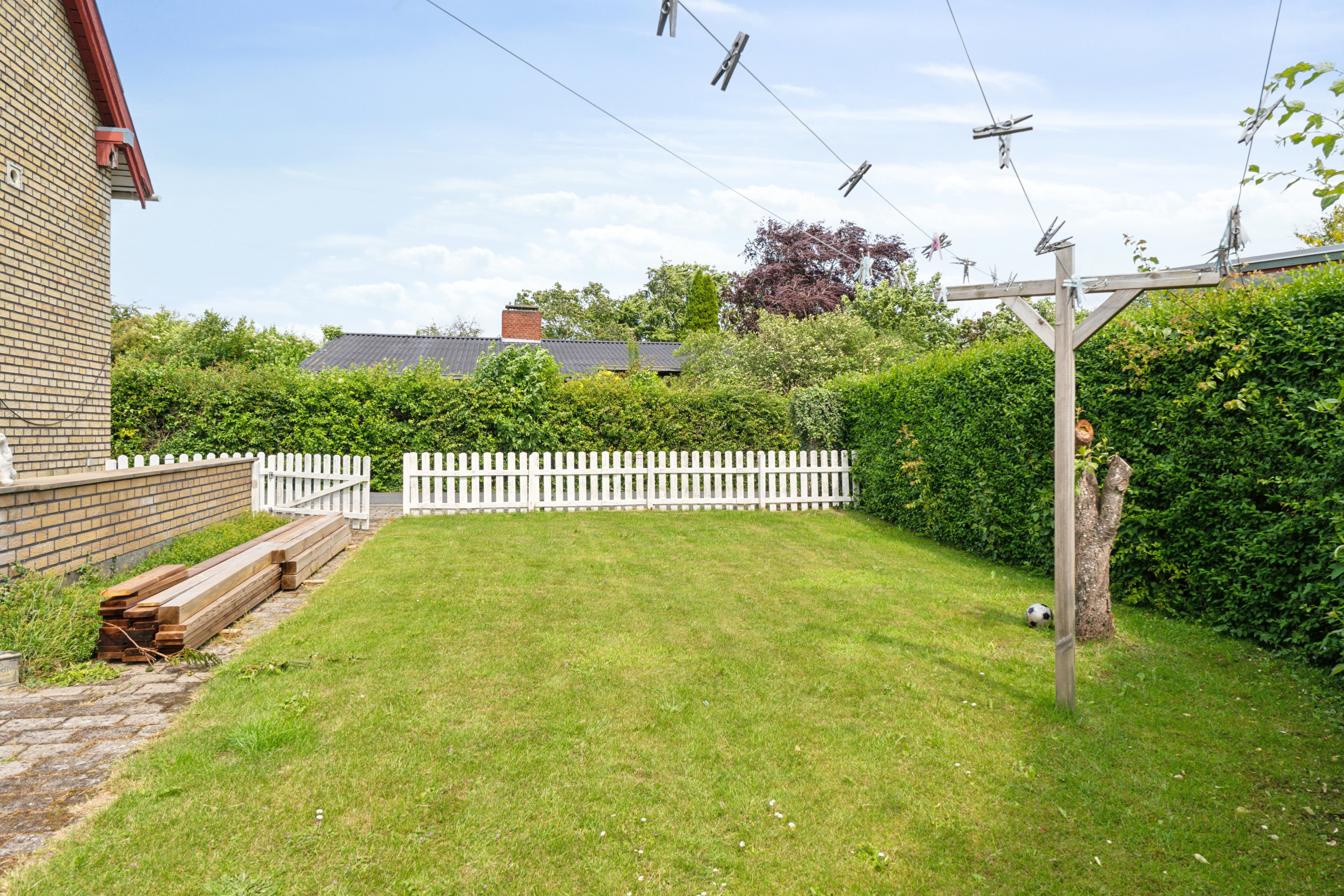 Fremhævet set fra haven billede i fuldskærmstilstand. Billede af Lundsvej 2, 5800 Nyborg