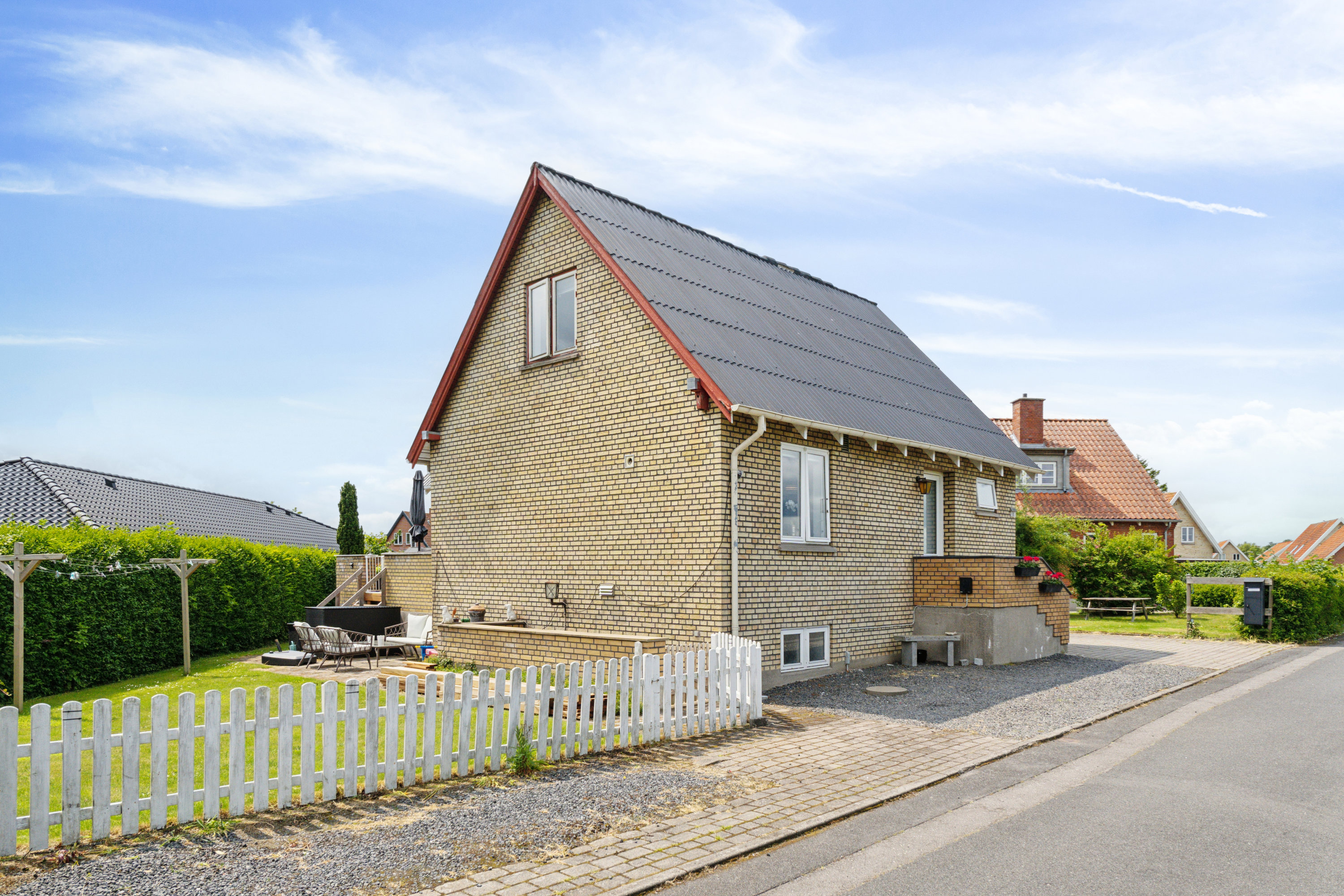 Fremhævet set fra vejen billede i fuldskærmstilstand. Billede af Lundsvej 2, 5800 Nyborg