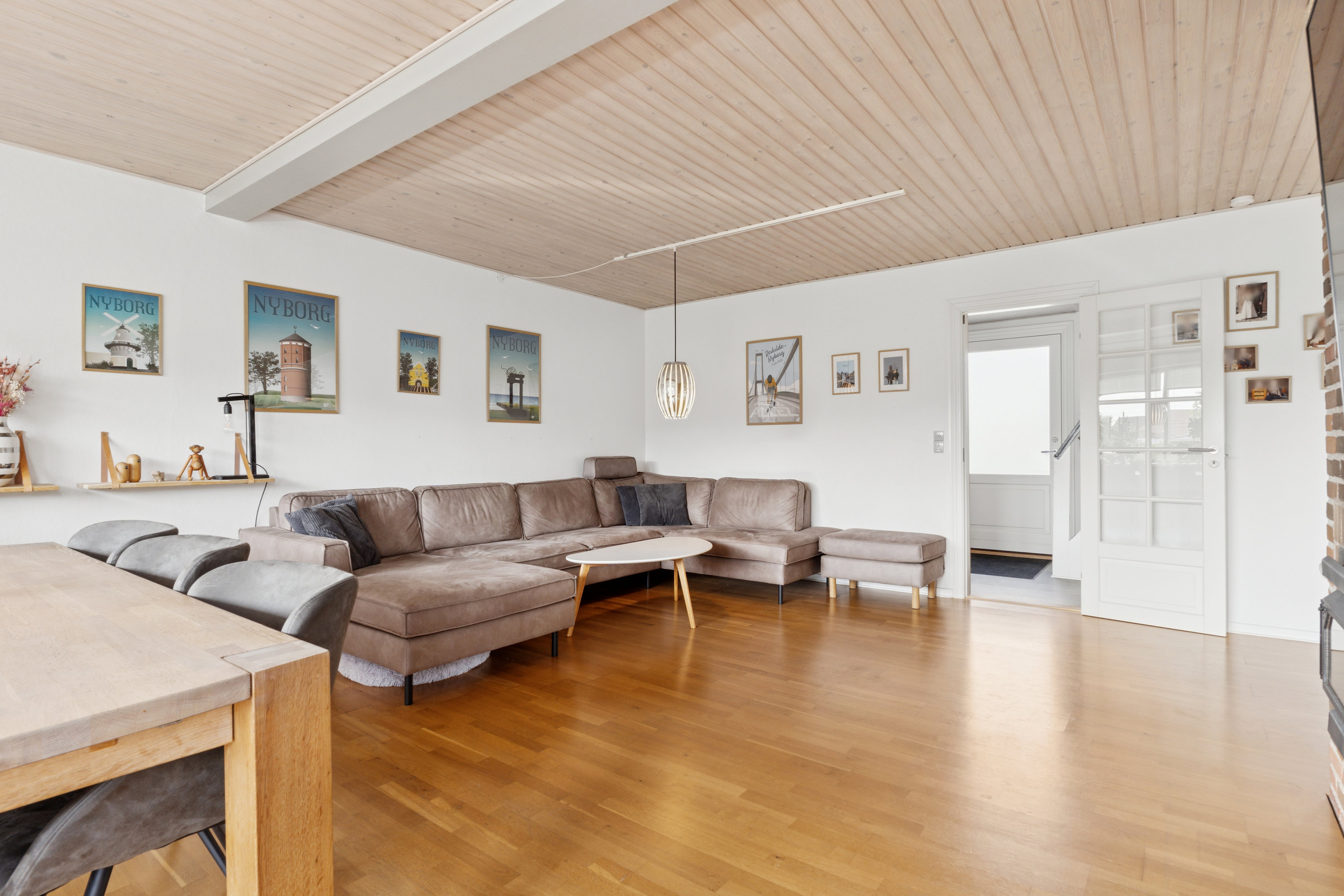 Fremhævet stue billede i fuldskærmstilstand. Billede af Lundsvej 2, 5800 Nyborg