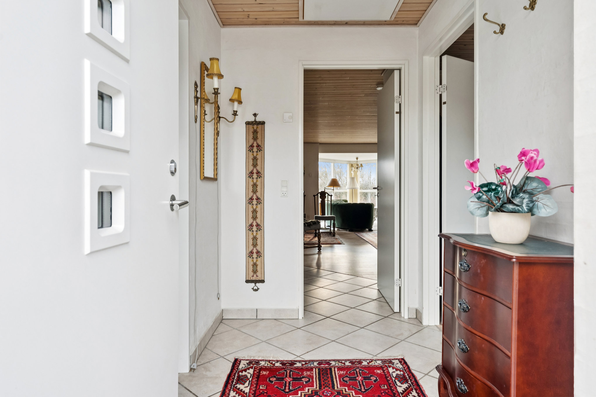 Fremhævet entré billede i fuldskærmstilstand. Billede af Ledavej 3, Paderup, 8960 Randers SØ