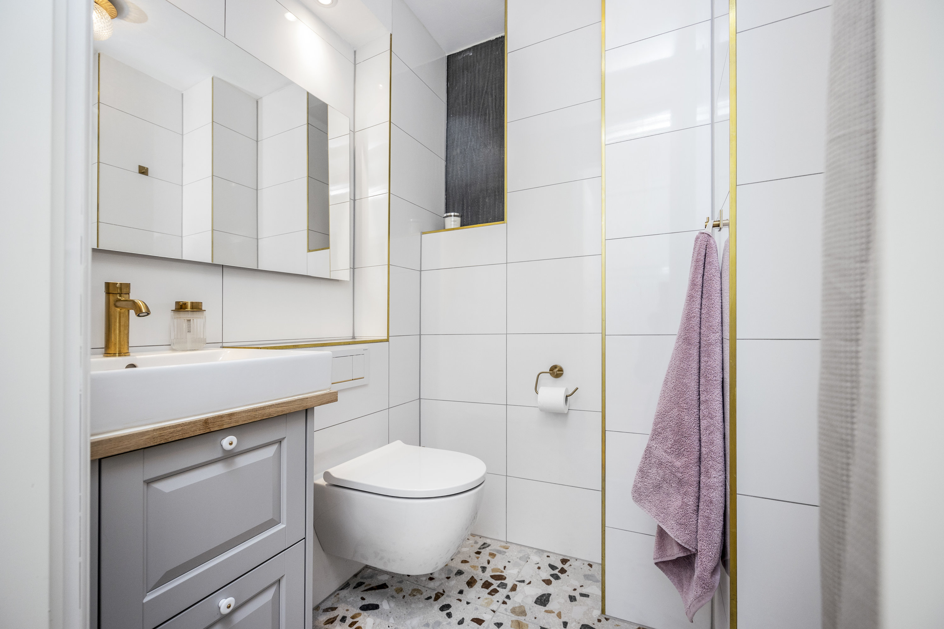 Fremhævet  billede i fuldskærmstilstand. Billede af Finsensvej 79, 2. th., 2000 Frederiksberg