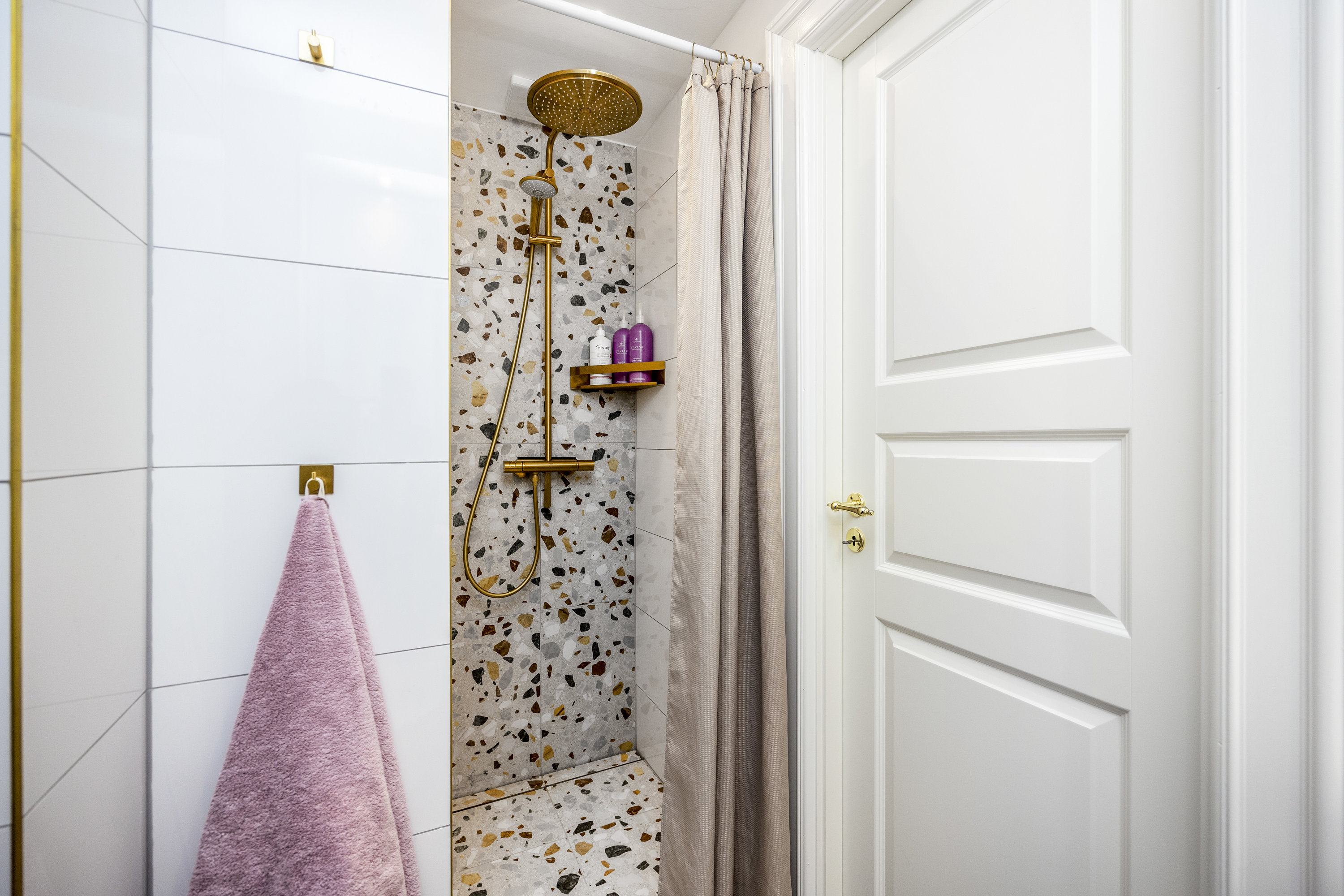 Fremhævet  billede i fuldskærmstilstand. Billede af Finsensvej 79, 2. th., 2000 Frederiksberg