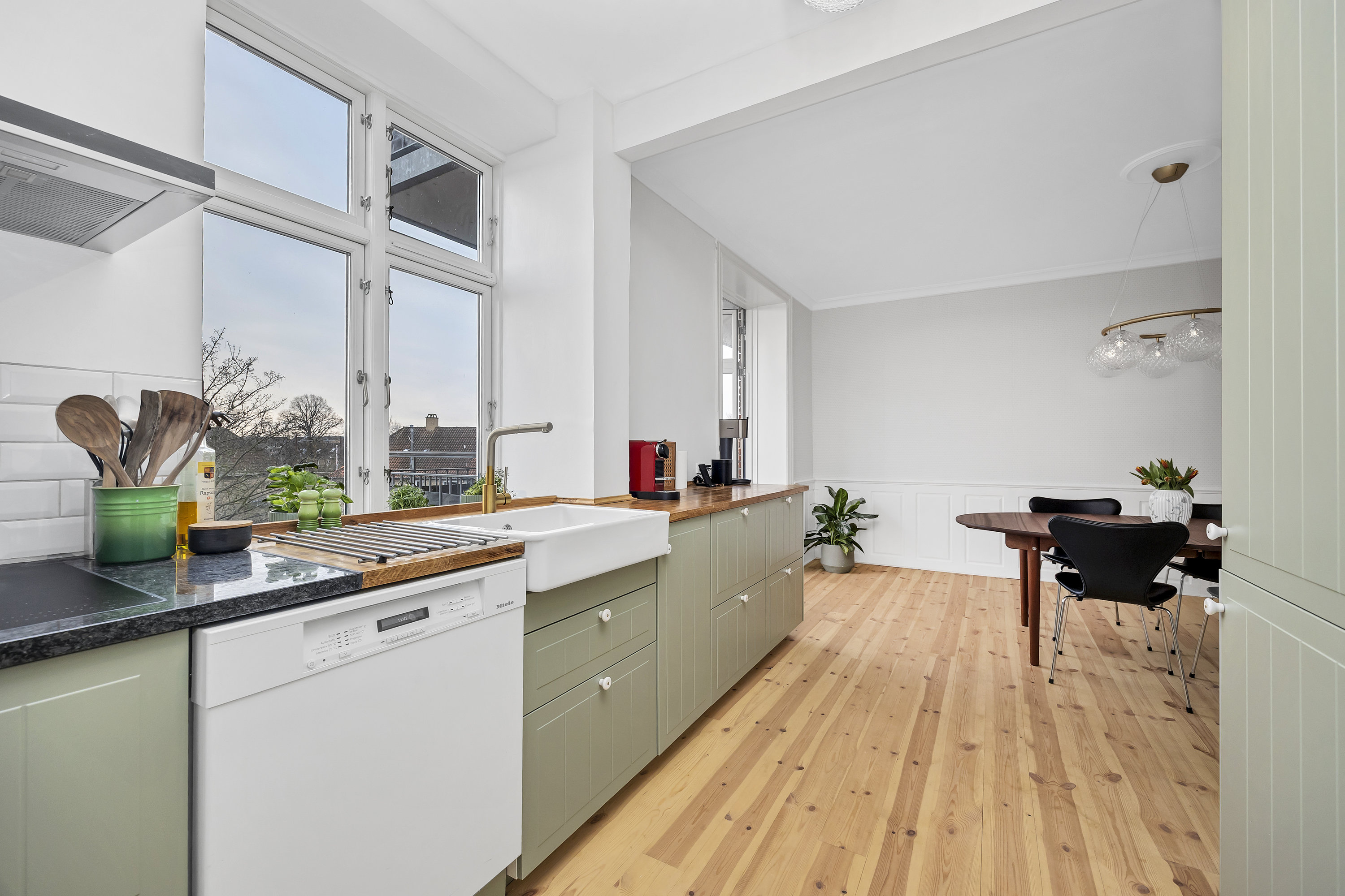 Fremhævet  billede i fuldskærmstilstand. Billede af Finsensvej 79, 2. th., 2000 Frederiksberg