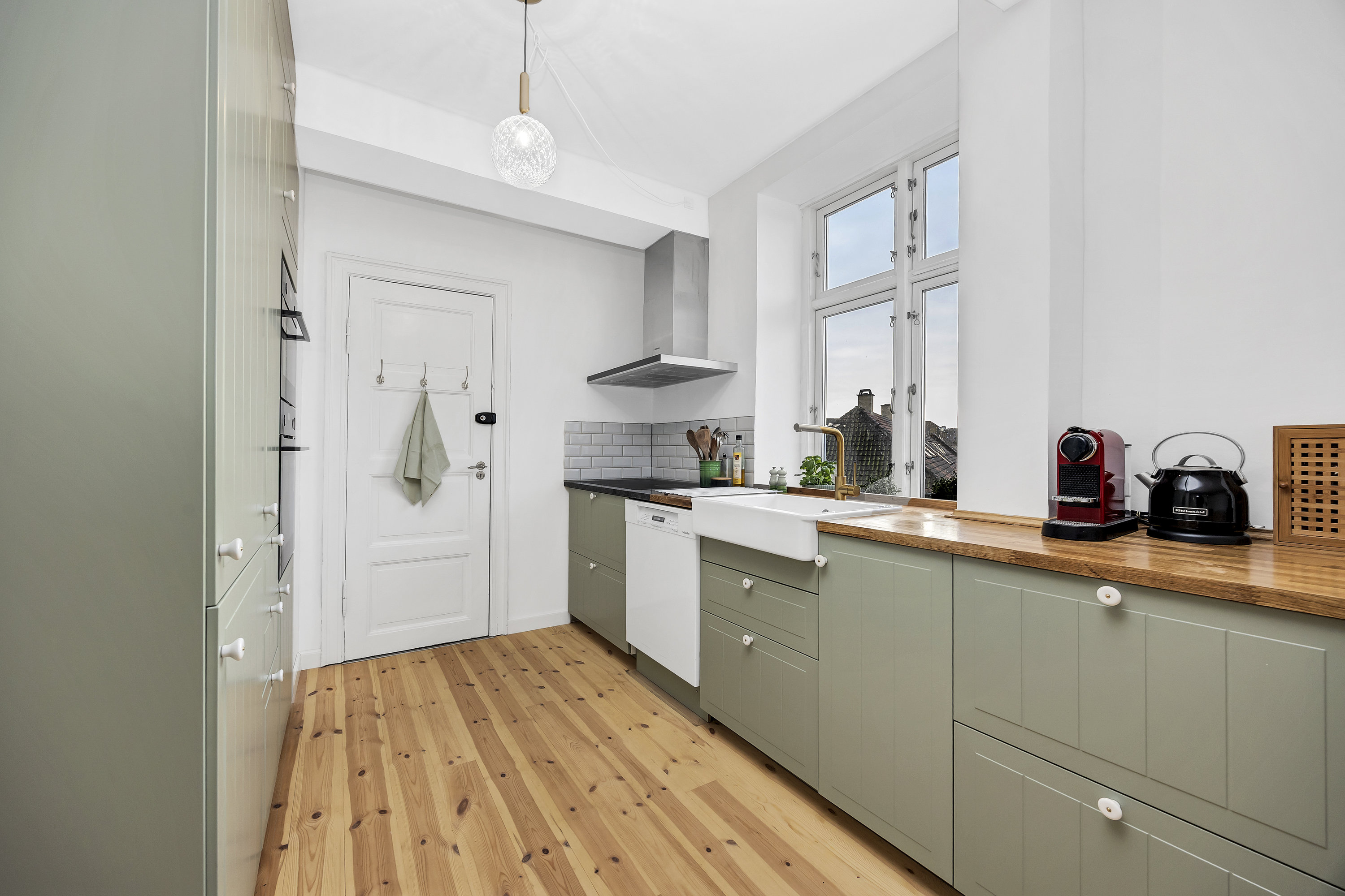 Fremhævet  billede i fuldskærmstilstand. Billede af Finsensvej 79, 2. th., 2000 Frederiksberg