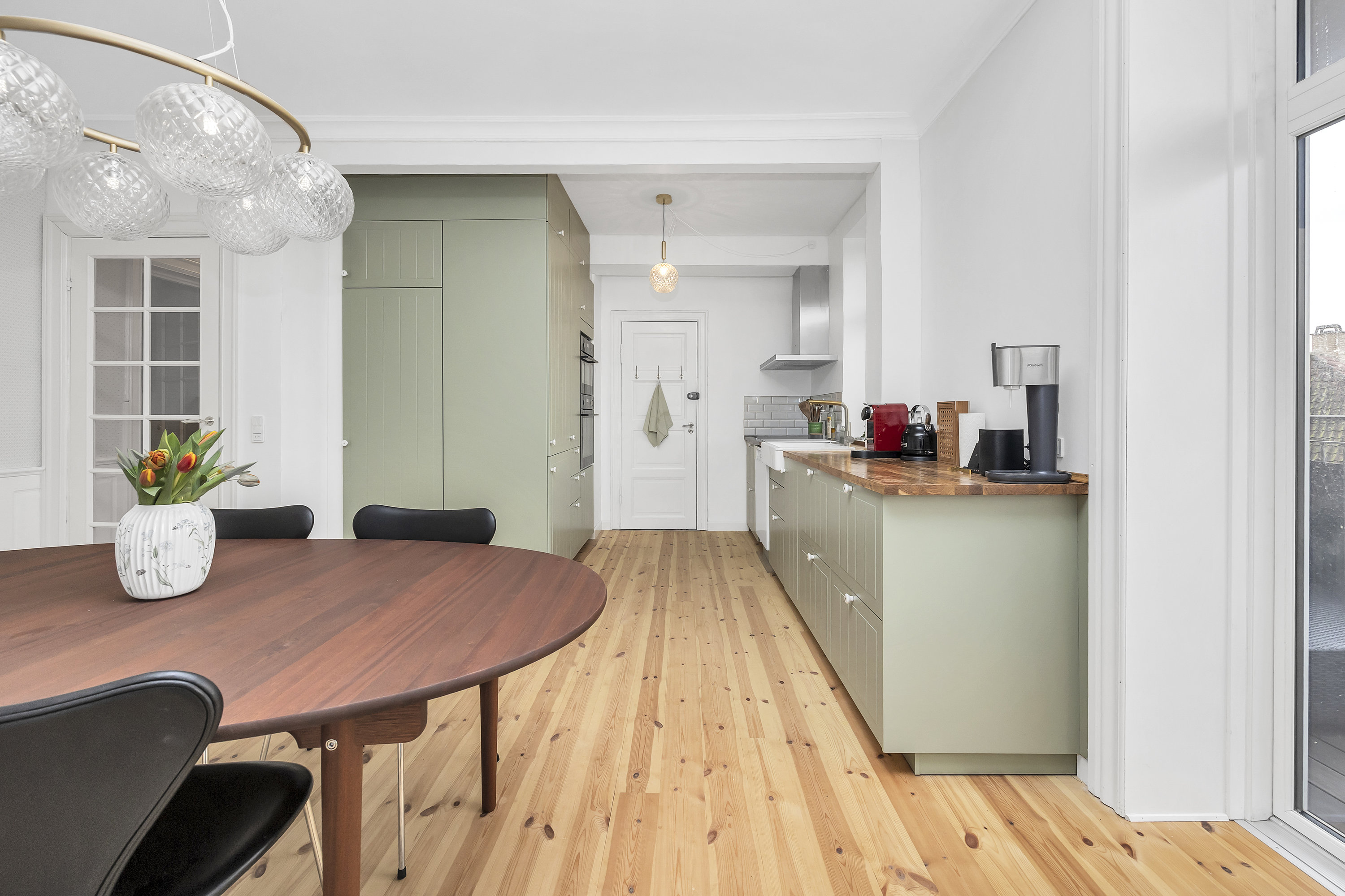 Fremhævet  billede i fuldskærmstilstand. Billede af Finsensvej 79, 2. th., 2000 Frederiksberg