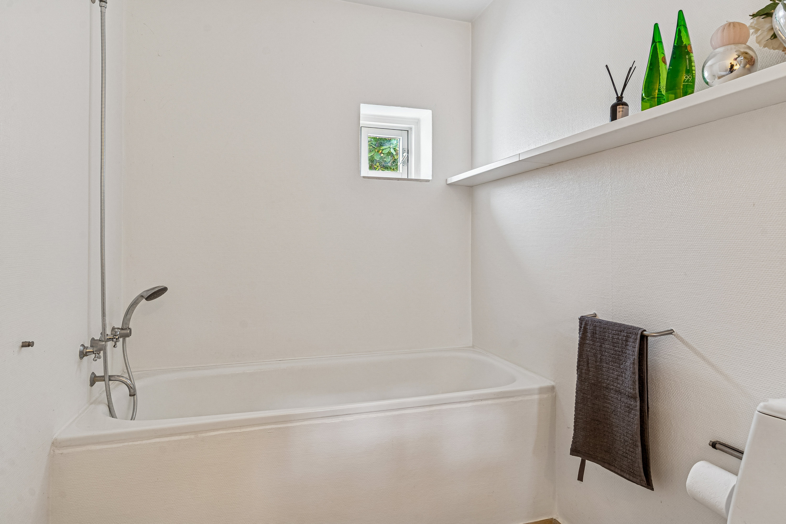 Fremhævet badeværelse billede i fuldskærmstilstand. Billede af Søndersøvej 49, 3500 Værløse